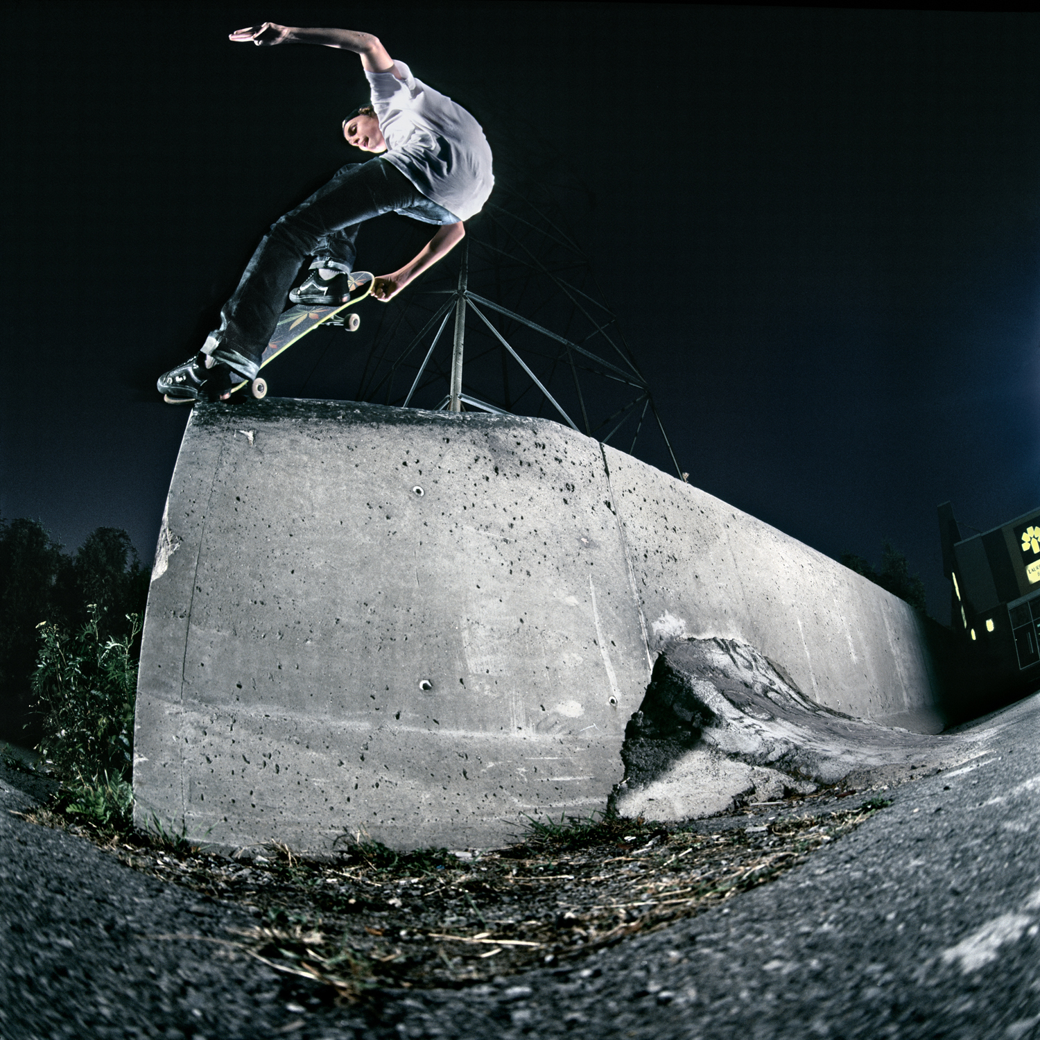 Sam Lind, Frontside Nosegrind, Ottawa, ON 2011