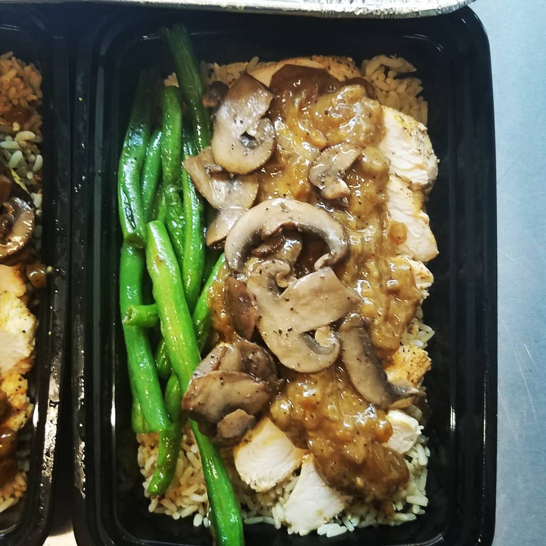 We have been hard at work lately! Lots of orders to fill and people to feed!
This week on our Prepped menu we ran our awesome Chicken Marsala with Green Beans and our Power Grains as well as Blackened Chicken Tacos! All the right kinds of calories to