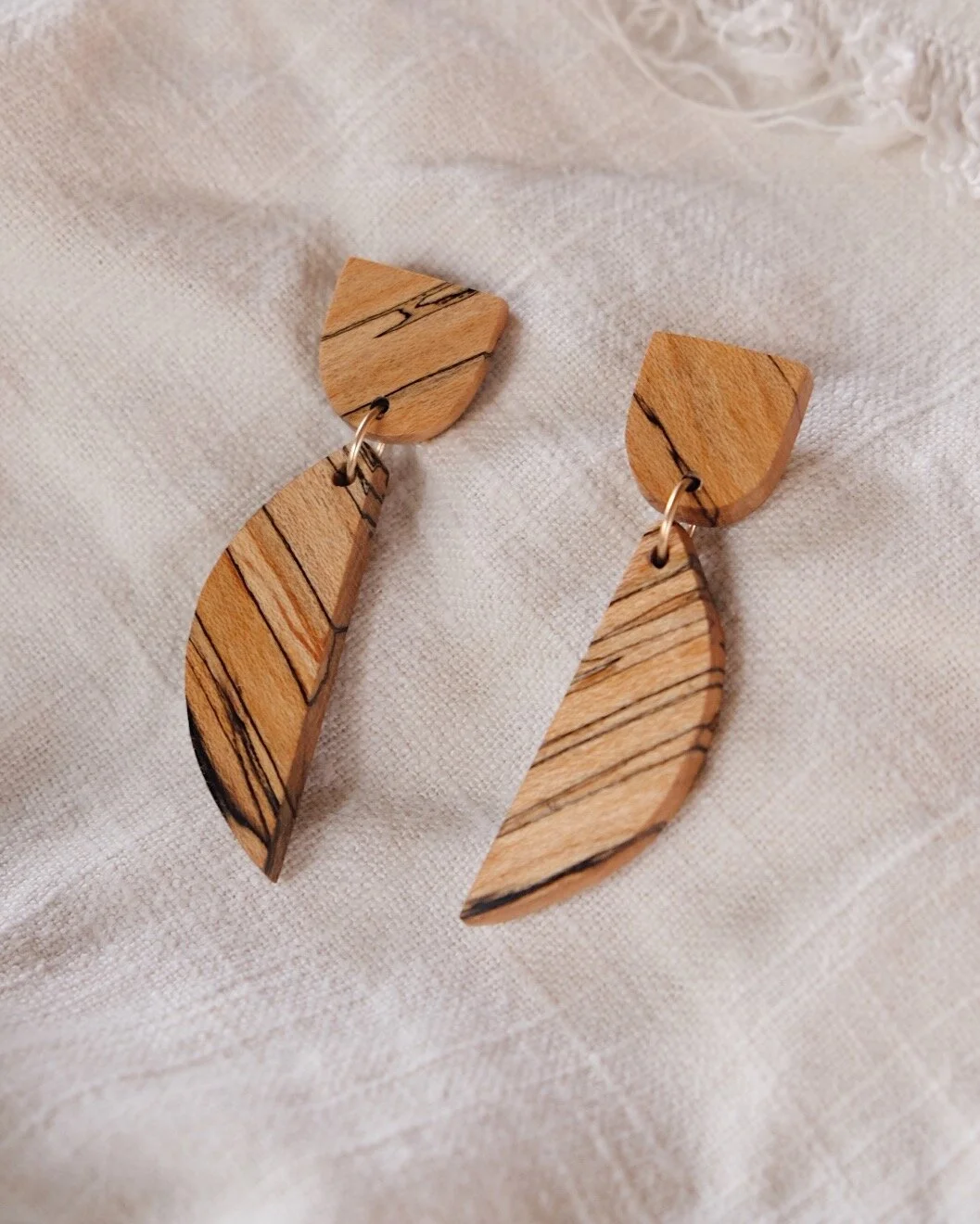 EF633F38-5C04-4335-8C13-9CA8CE1A8190