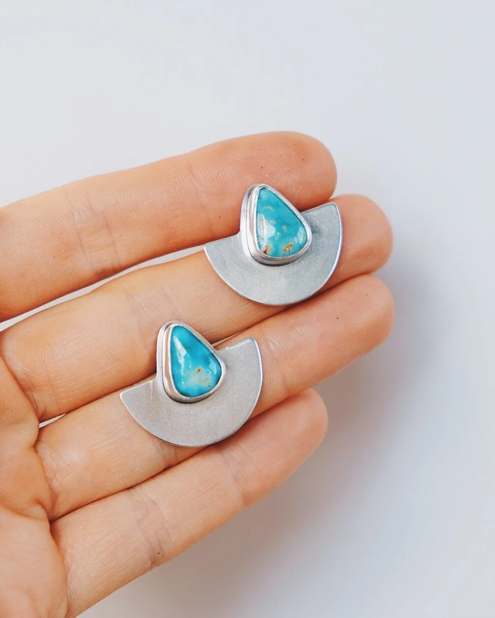 B9232F7C-7A9C-4F27-A689-2E9087088FCE