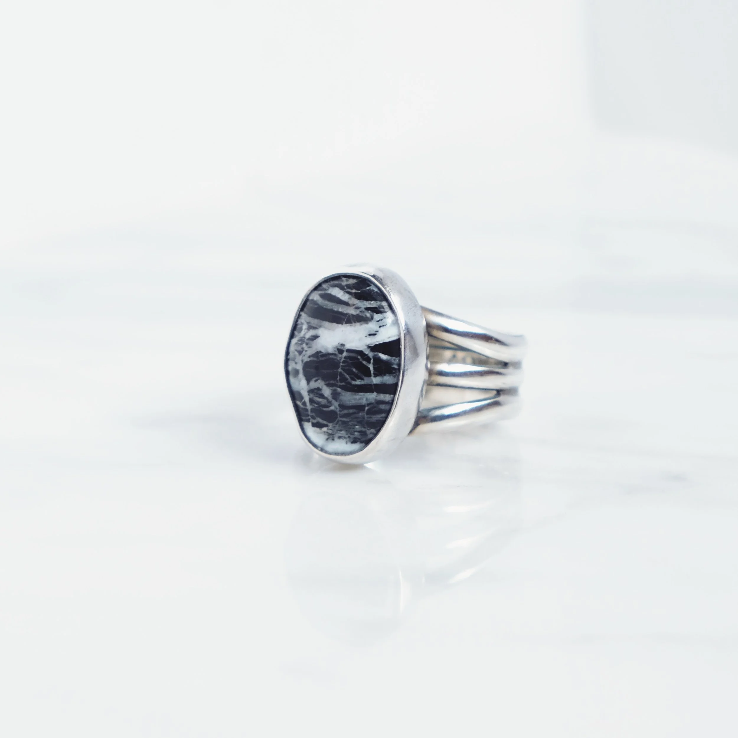 White Buffalo Triple Band, size 8.5-8.75