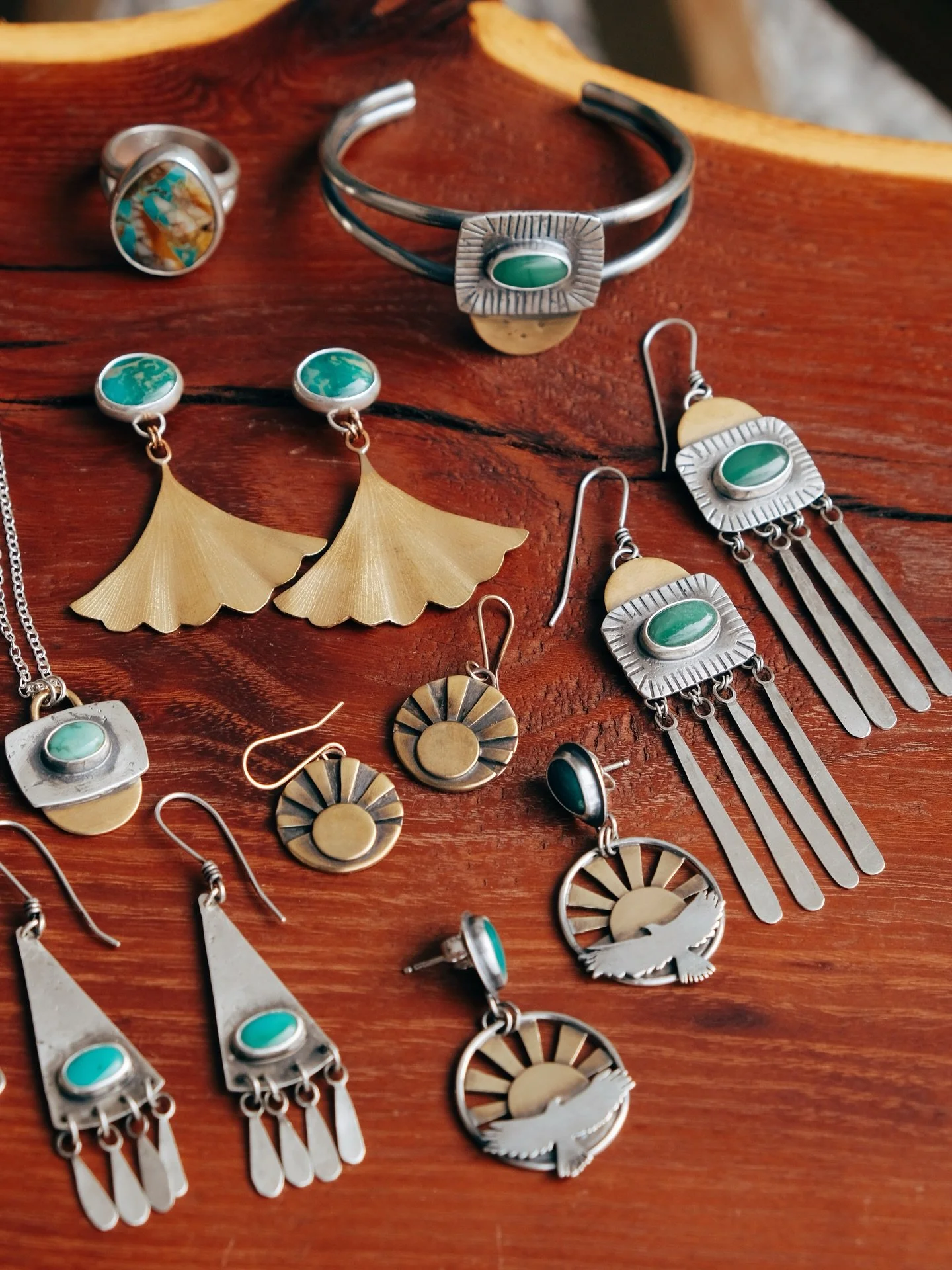 A collection of work headed to @theartisansbench 💛 be sure to check out their well curated shop!

#riojeweler #metalsmithing #silversmithing #slowcraft