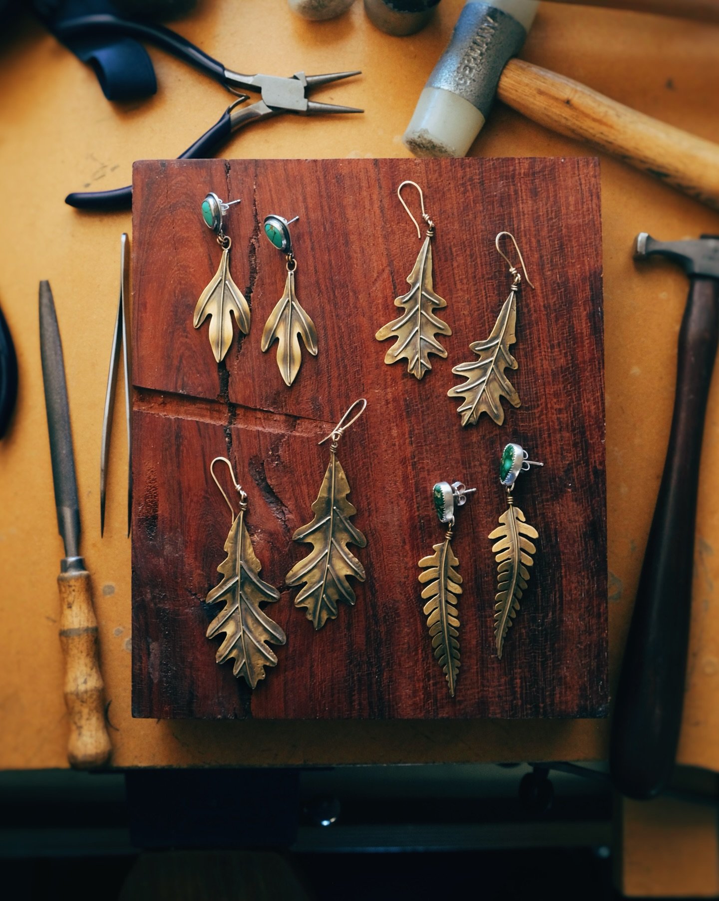 Love for leaves: gold edition ✨ All handcrafted and modeled after leaves found on my wanderings in the forest. Sharing art, joy, inspiration because the way I know how to combat darkness is sharing light 💛

All available on rocksaltvintage.com 

#ri
