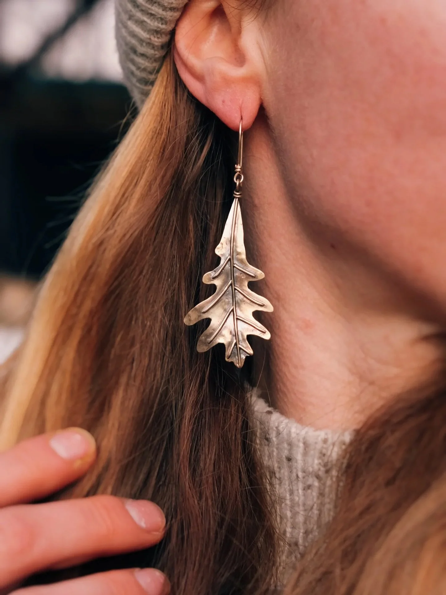 So fun to turn leaves into wearable pieces 🍁🍂 took a bit more patience and brainwork to craft something more organic, but it&rsquo;s nice to dive into that type of work when things get monotonous. Thank you for your orders lately, it&rsquo;s giving