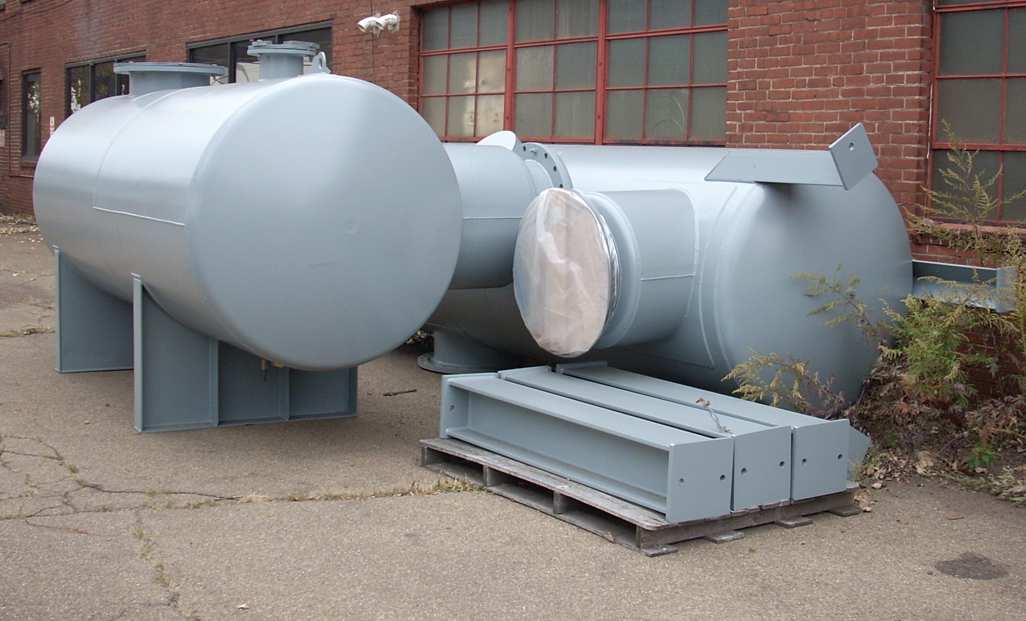 2. Inlet, discharge silencer & legs for process vessel.JPG