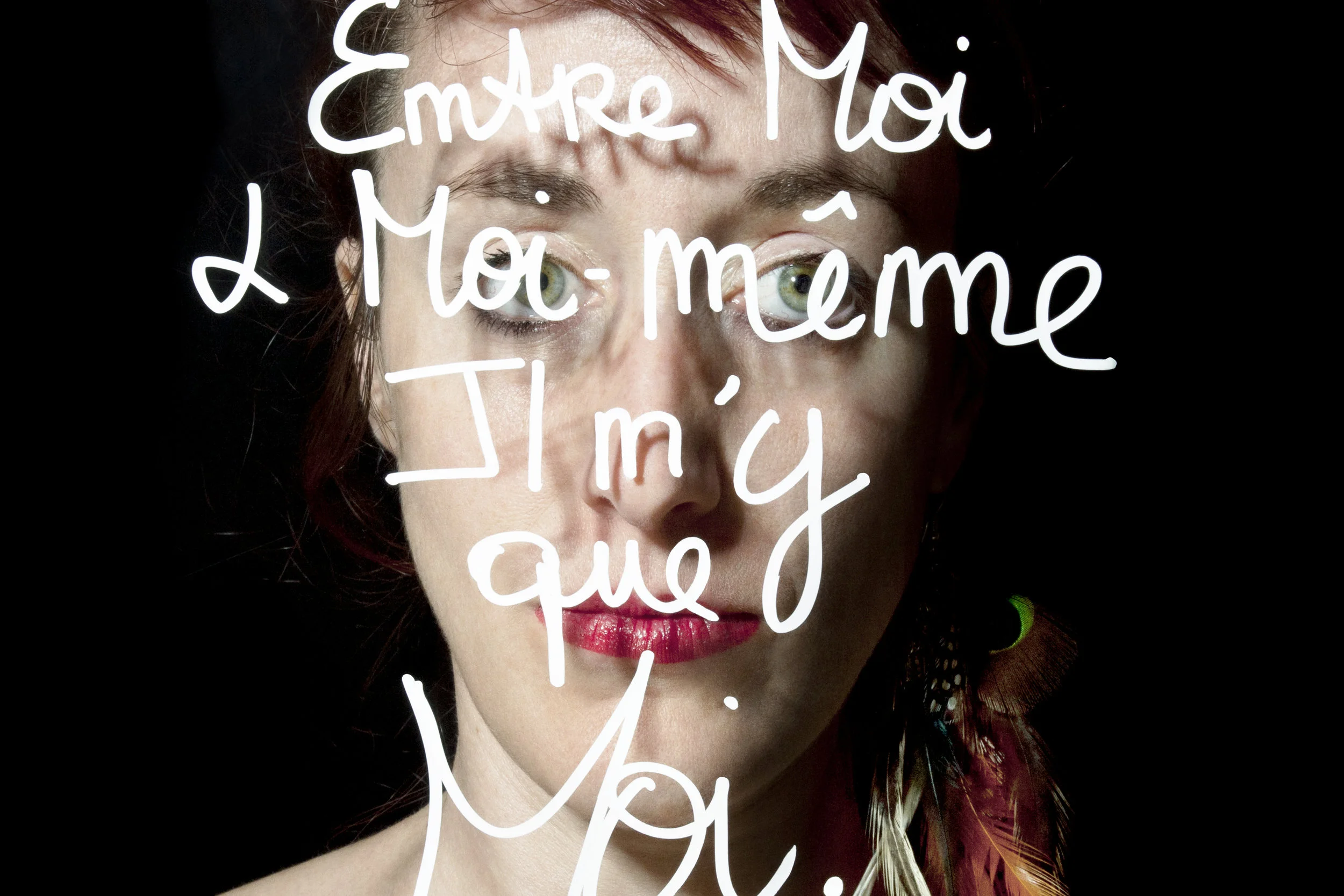Sofia Sept , militante, activiste FEMEN, comédienne et marionnettiste. "Entre moi et moi même, il n'y a que moi" . © PORTRAIT-PAROLE, 2016, Samantha Barroero (textes) & Susanne Junker (photos).