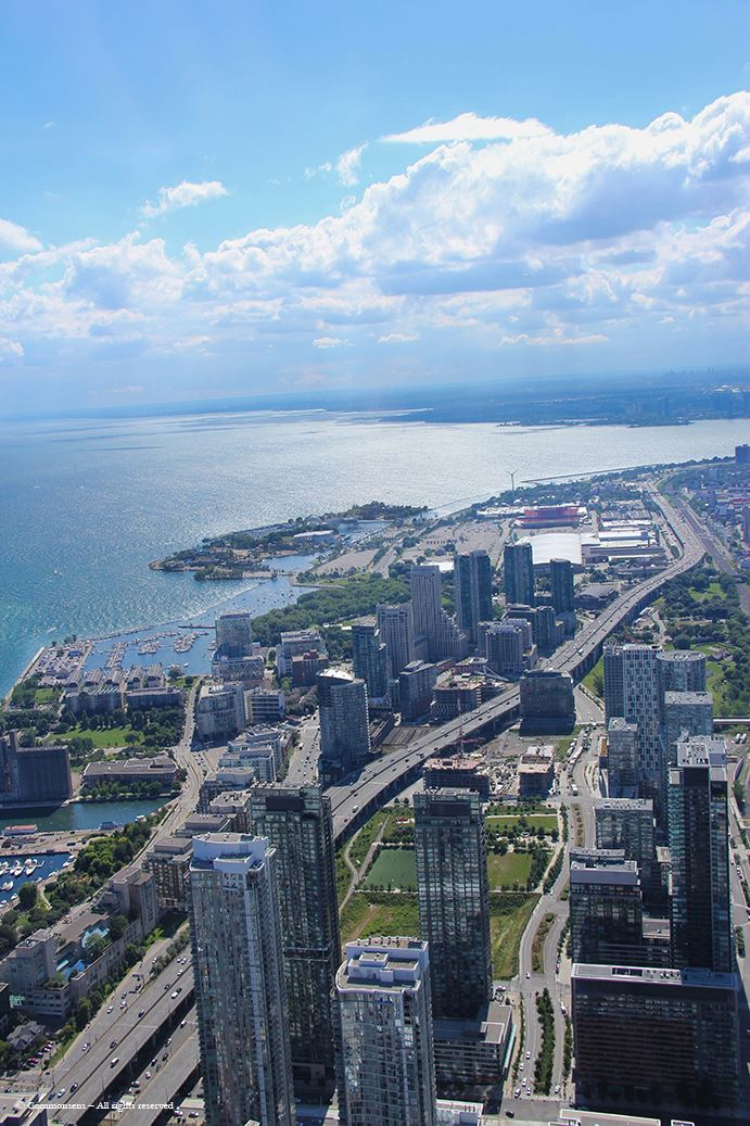 Toronto es una ciudad cosmopolita...bellísima! Que vive al ritmo de Norteamérica.