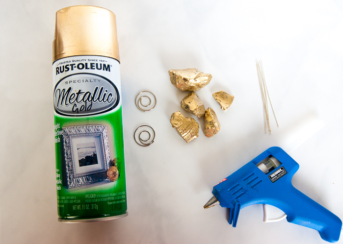 golden nugget photo holder via www.acharmingproject.com