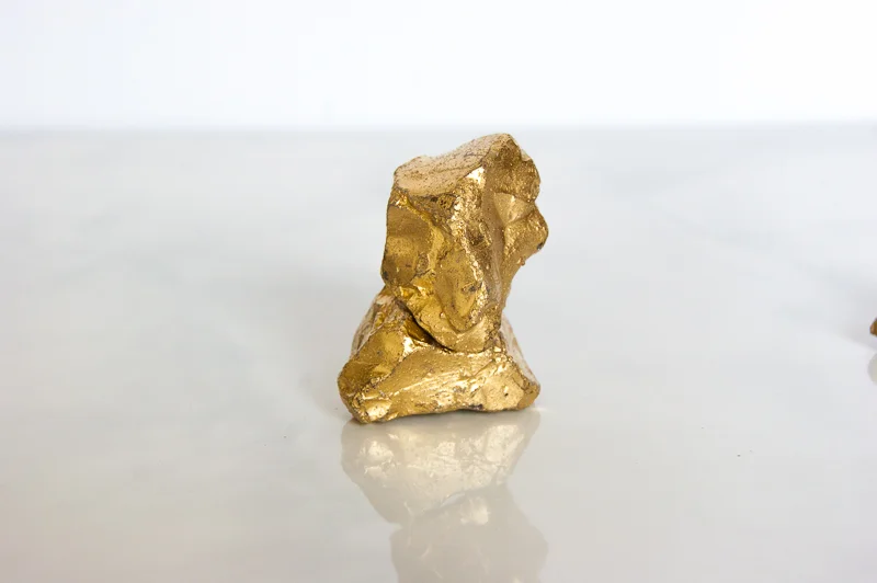 Golden Nugget Photo Holder via www.acharmingproject.com
