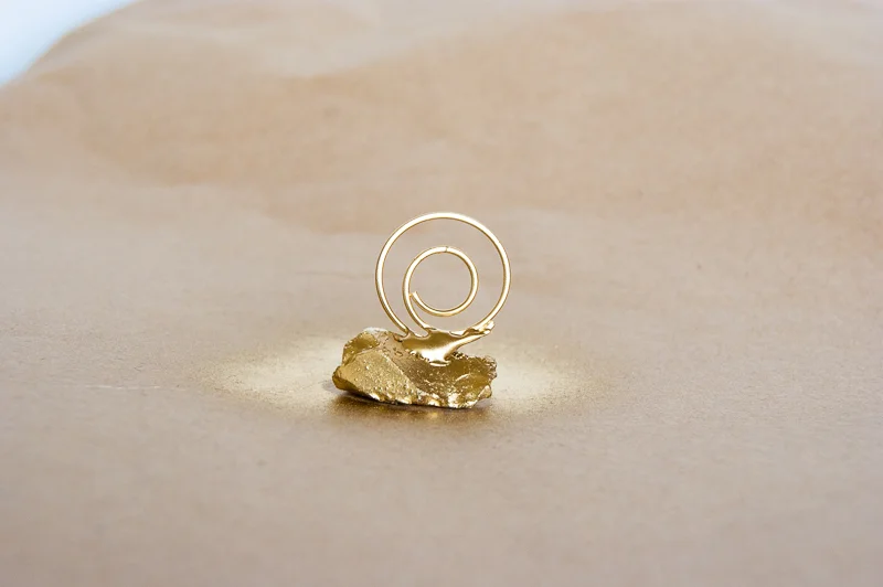 Golden Nugget Photo Holder via www.acharmingproject.com