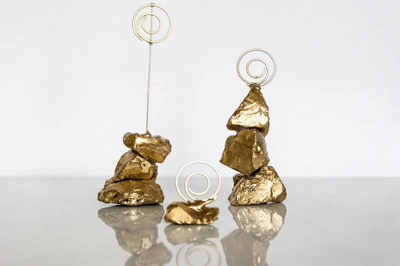 2Golden Nugget Photo Holder via www.acharmingproject.com