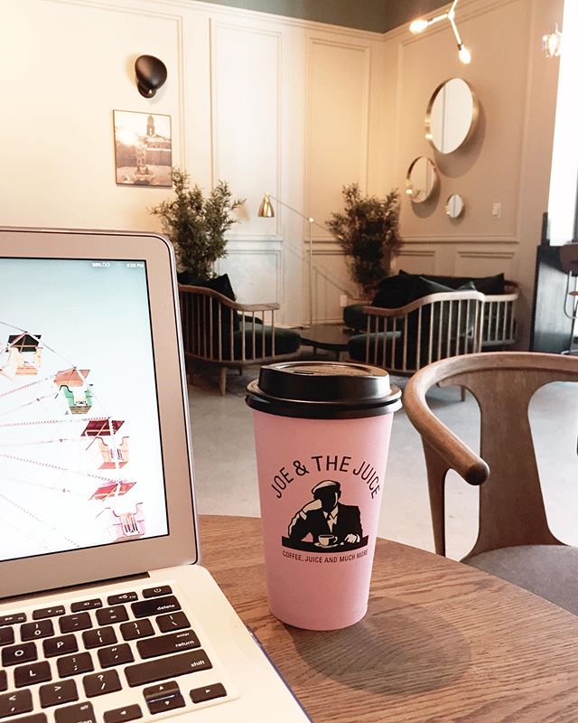 Happy Friday! @joeandthejuice is my new favorite place to get my double dose of java (#coffee and #JavaScript that is) ❤️☕️ .
.
.
#uxdesigners #workspace #frontenddeveloper