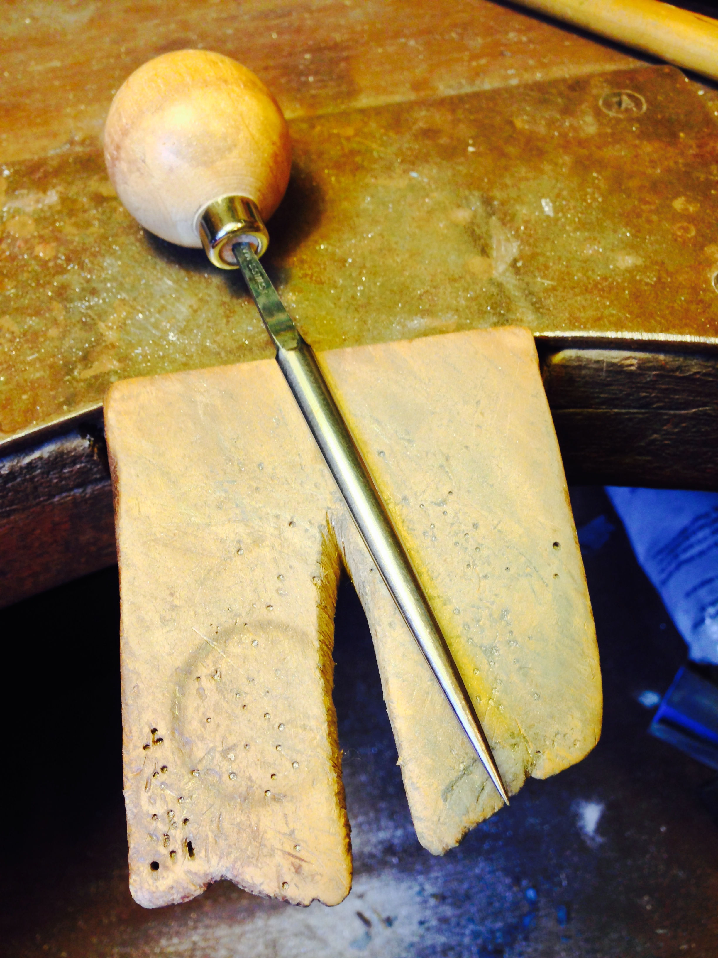 This is my favourite burnisher. It feels so nice to use. I use this for setting stones and to polish small areas that I can't get to with a normal polishing mop.