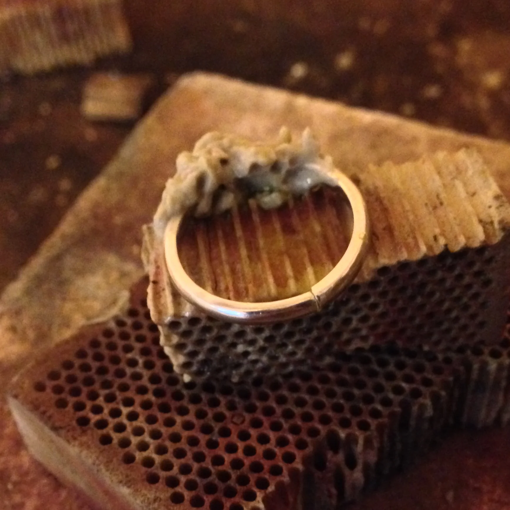 The stones and existing solder joins are protected with heat paste.