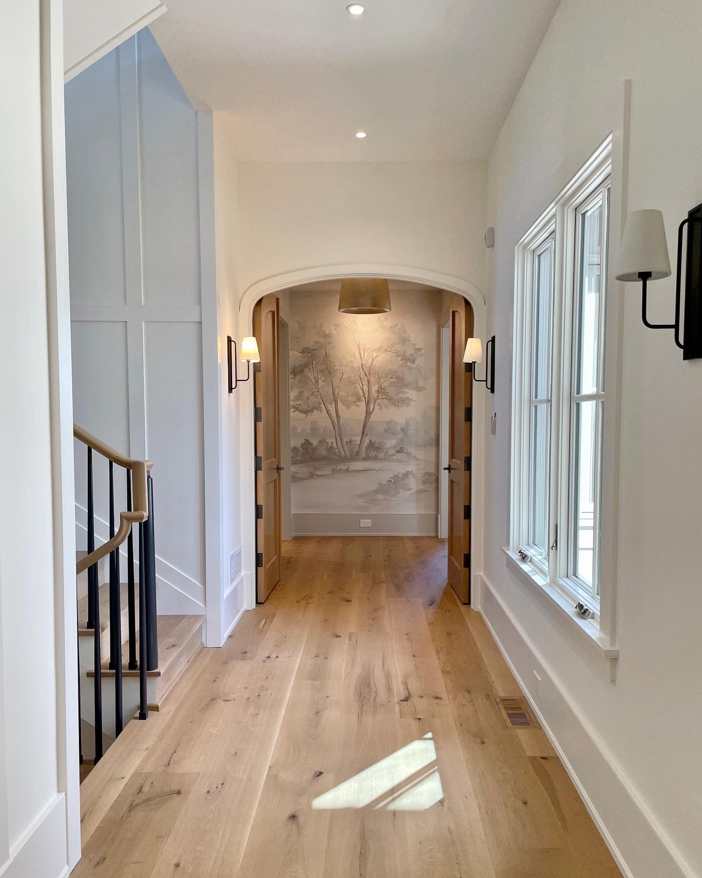 A grand entrance&hellip;

Architecture &amp; Design: Abby Schwartz Associates 
Builder: Pohlig Homes
Wallpaper: Susan Harter Muralpapers

#mainlinehomes #customhome #luxuryhome #newproject #comingsoon #finehomebuilding #designbuild #archdaily #archit