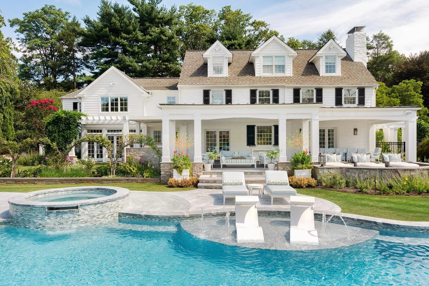 This week&rsquo;s heat wave has us dreaming of this backyard oasis 🌴

Architecture &amp; Design: Abby Schwartz Associates
Contractor: Cappelletti Builders &amp; DuVive
Landscape Architecture: RAS Inc. &amp; Finnerty, LLC
Photographer: Jon Friedrich

