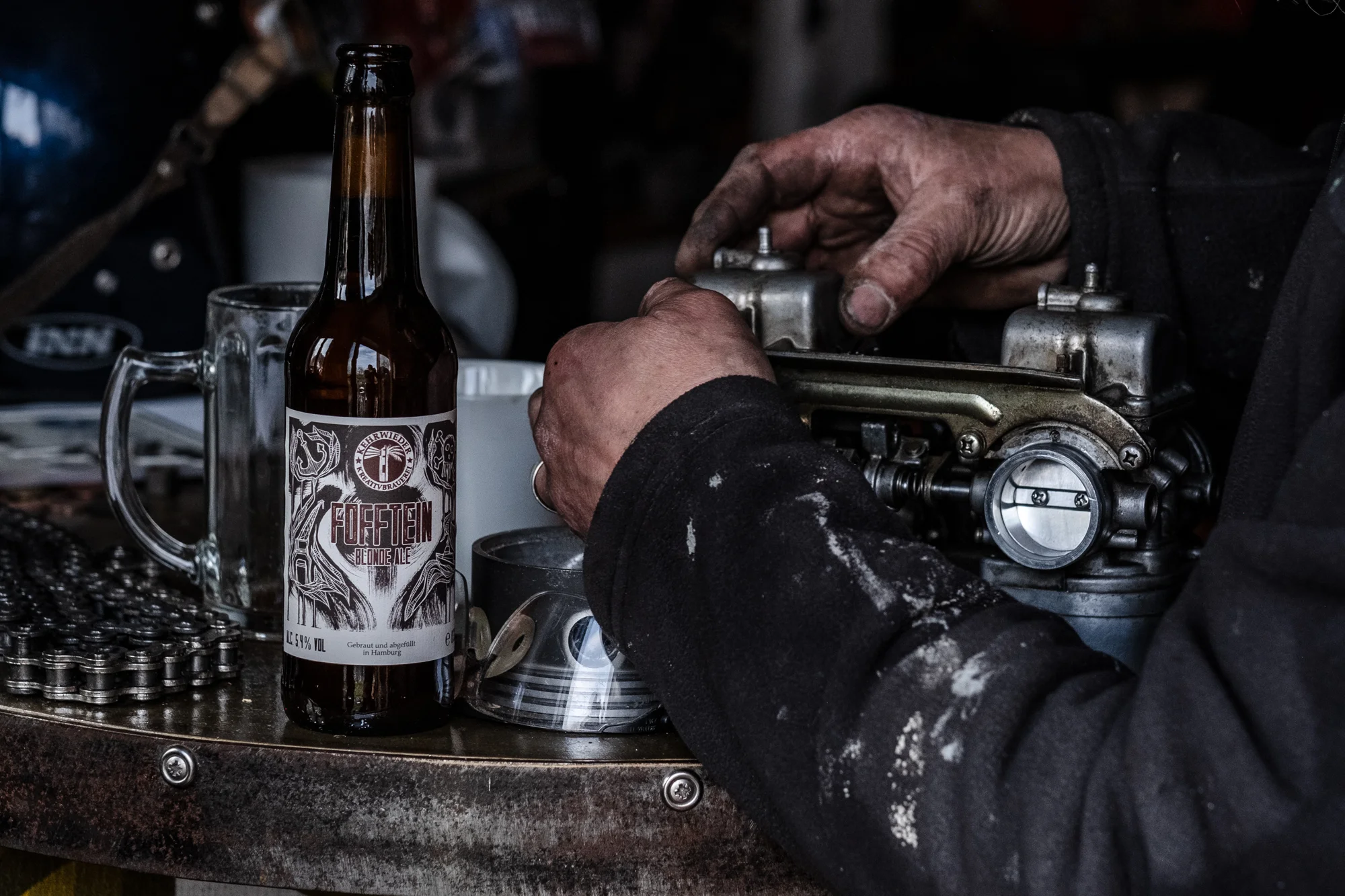 Hands and carburetor by my buddy Mario Kleinschmidt / Kleinschmidt Kustoms .