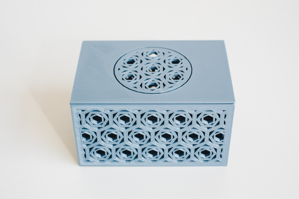 My first self-made 3D print: a little box (click to enlarge)
