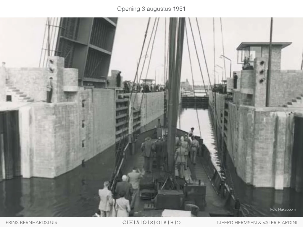 Opening Prins Bernhardsluis: 1951. Tweede brug gereed in 1973.