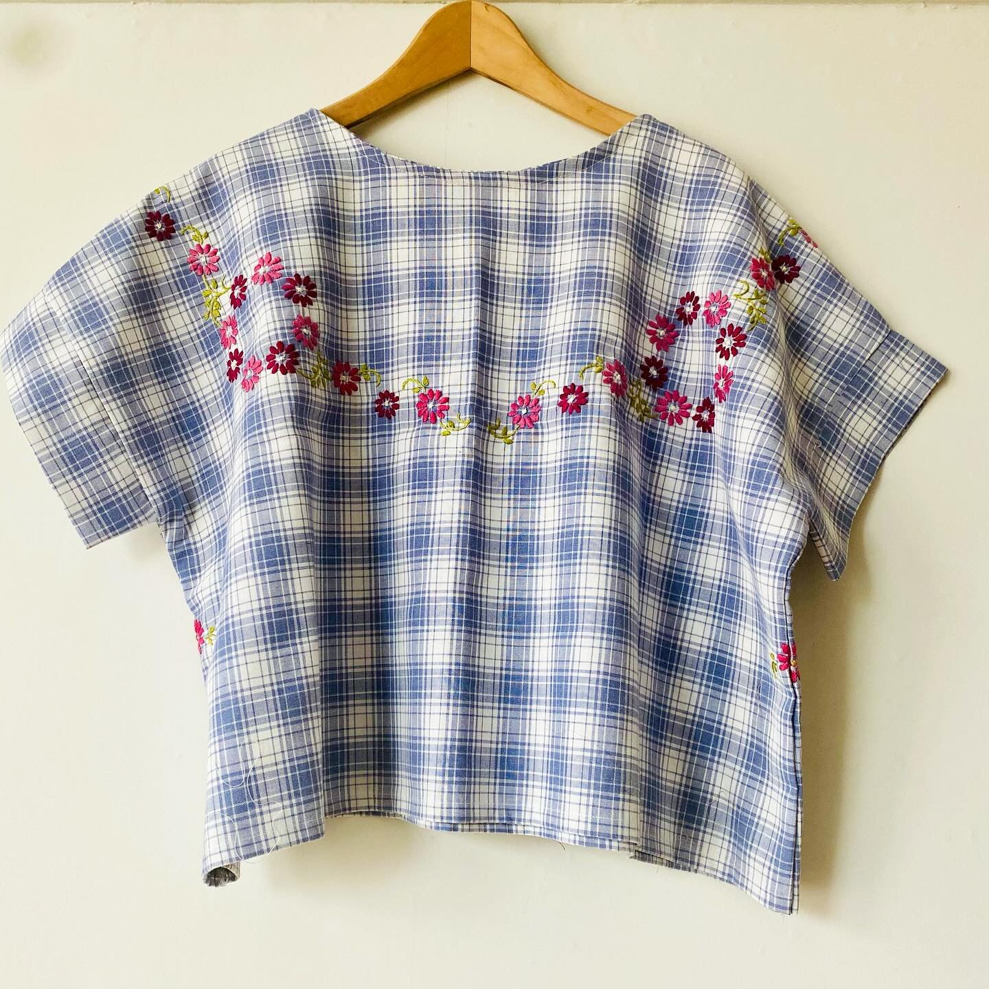 Tablecloth chic! Simple summery boxy top #reusestuff #repurpose#makeityourself @kelvinrooms