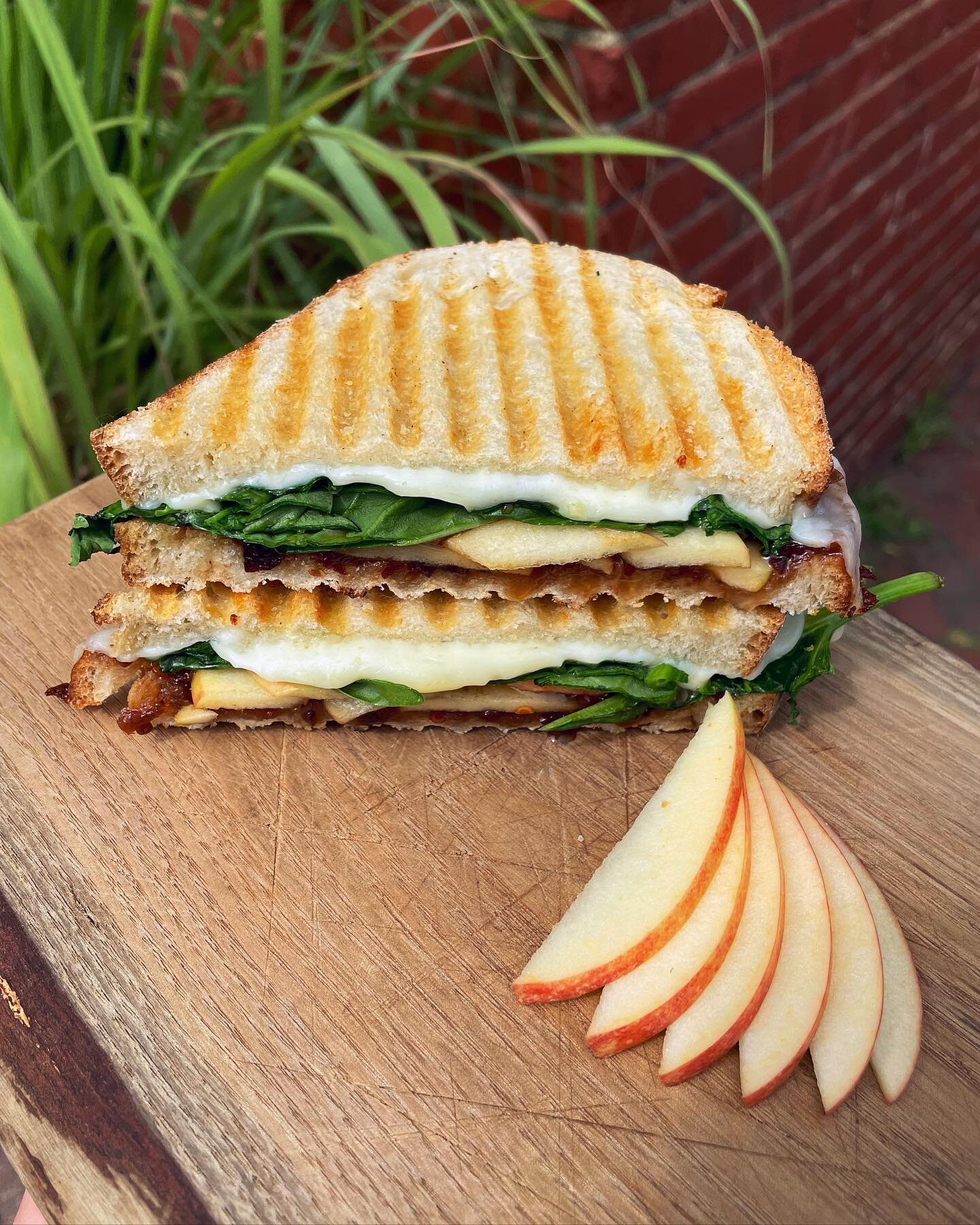 Today&rsquo;s Meatless Monday special is the Apple Panini with sliced apples, fresh spinach, plum chutney, and mozzarella on sourdough! Soups of the moment are vegan Carrot or Asian Chicken Noodle!
&bull;&bull;&bull;
#dailyspecial #lunchtime #isitlun