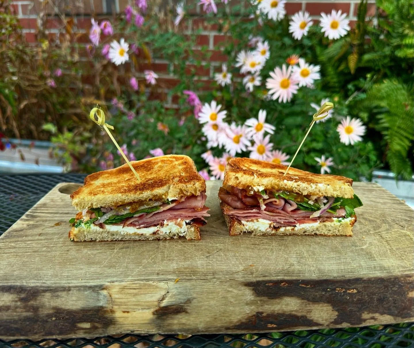 Today special is the &ldquo;Pig &amp; Goat&rdquo; with grilled ham, goat cheese, greenage jam, red onion and arugula on toasted sourdough.
The soups of the moment are Cream of Mushroom or Beef Stew.

#unionmarketrva #unionhillrva #churchhillrva #dail