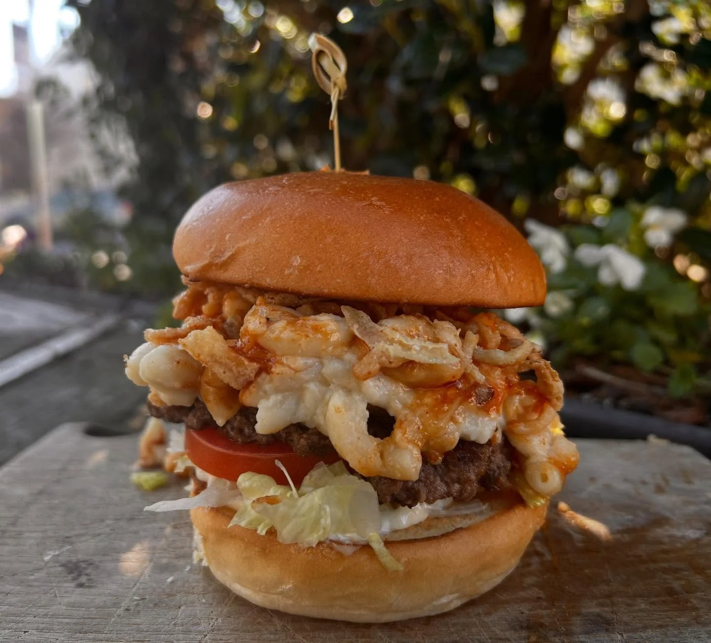 HAPPY BIRTHDAY UNION MARKET!!! 🎉🎉🎉 Abandon your new year's resolution and celebrate our 12th BIRTHDAY (technically Sunday) this weekend with our "BBQ Birthday Burger" with 2 all-beef smash patties, MAC N CHEESE, BBQ sauce, crispy onions,