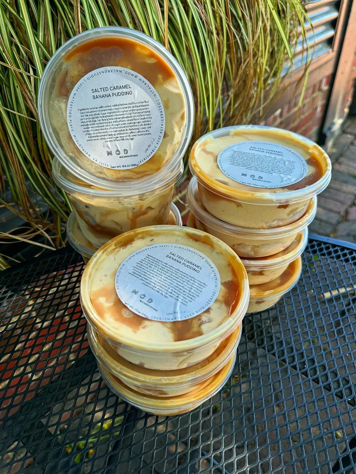 Salted Caramel Banana Pudding from @mod_macaronstudio has been restocked! Come snag one  before they&rsquo;re gone!
&bull;&bull;&bull;
#unionhillrva #churchhillrva #unionmarketrva #sweetooth #yum