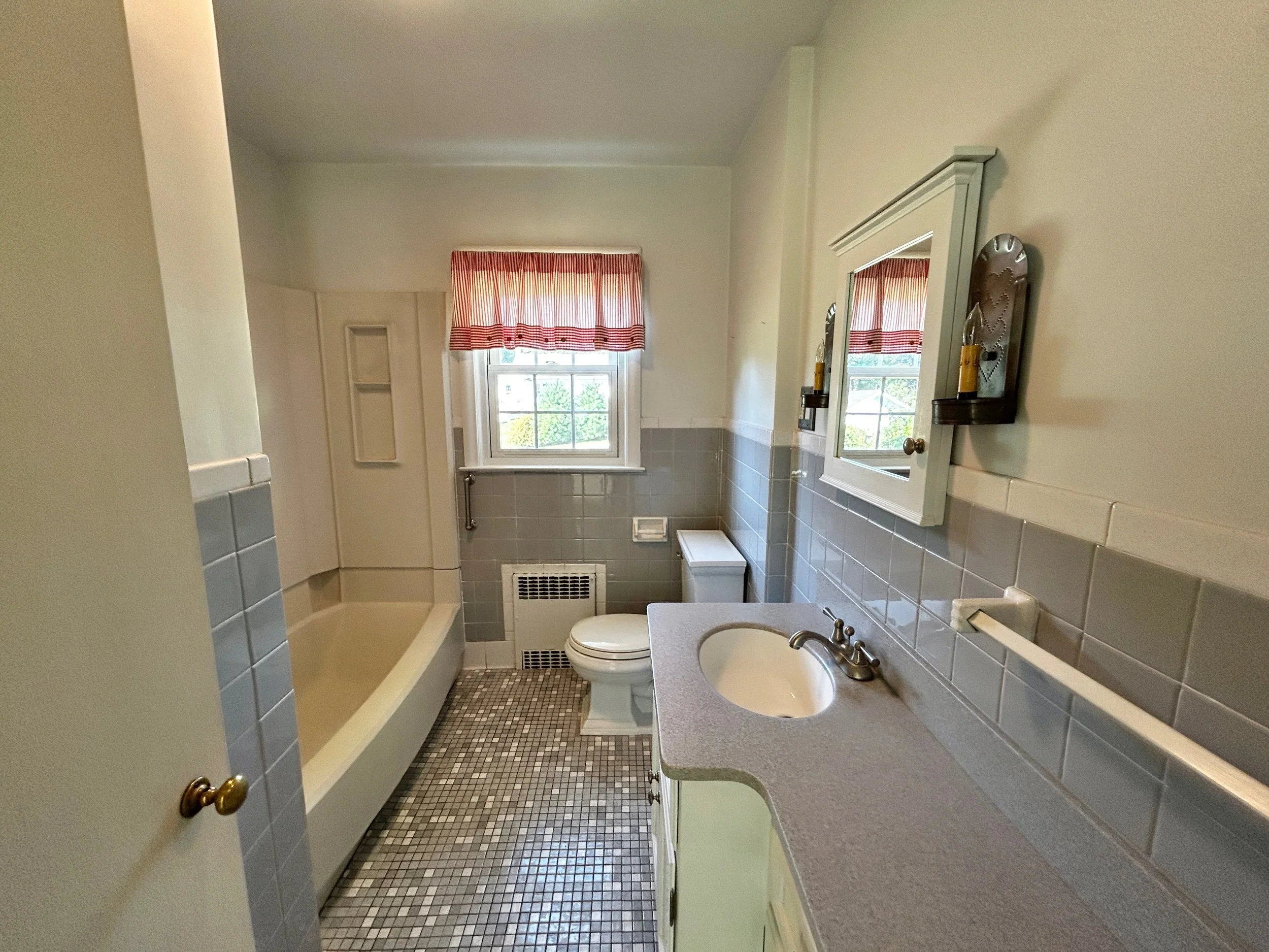 Full Bathroom