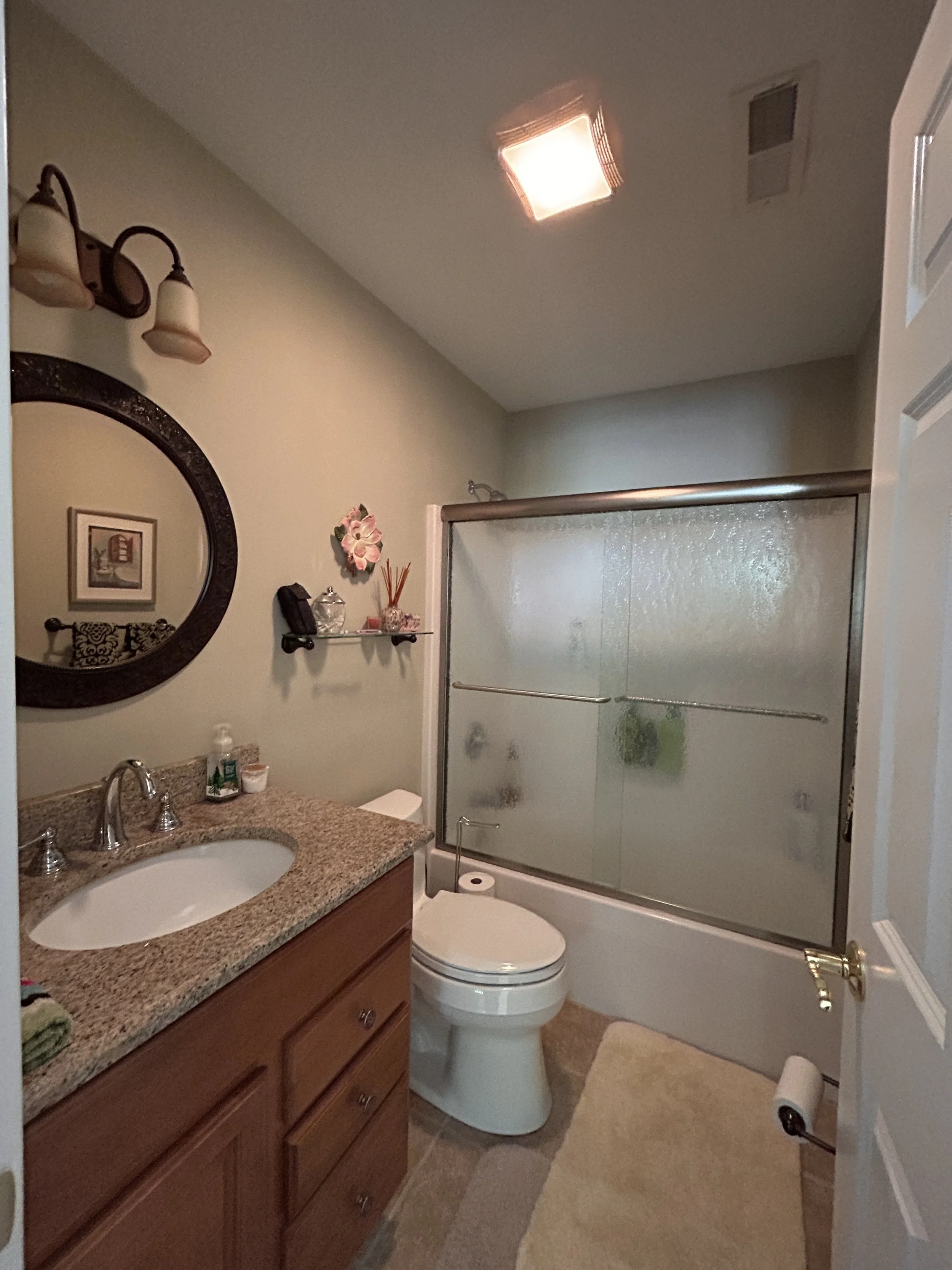 Upstairs full bathroom