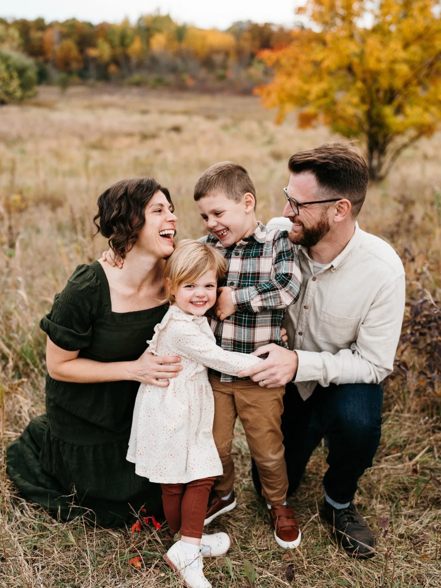 Just reminiscing about warmer weather and these fall minis as I finish up sessions for the year! I only have a few more on my plate and I&rsquo;ll be finished for 2025! Woooohooo!