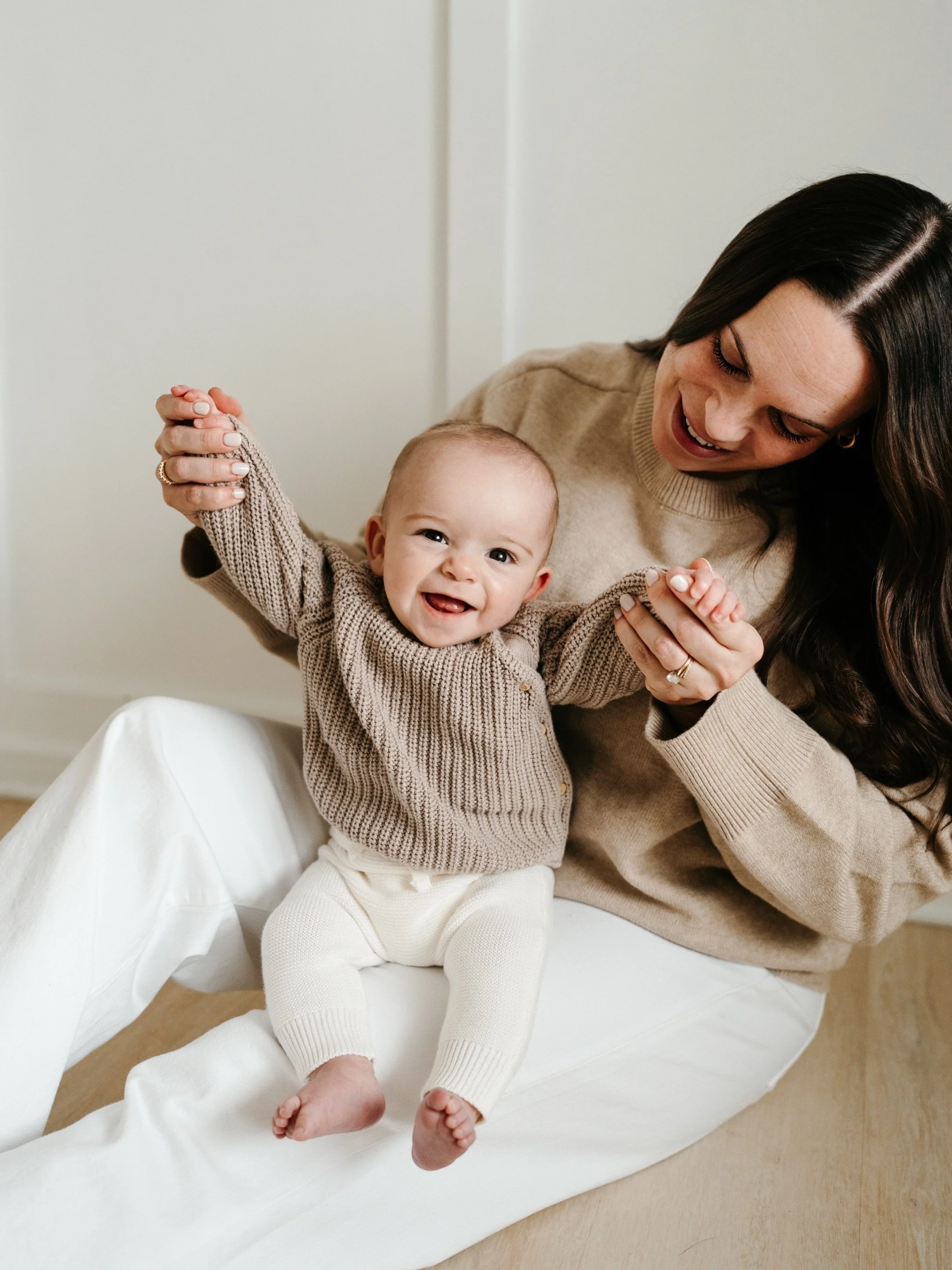 Sharing a sweet session from my Motherhood minis on Mother&rsquo;s Day! Griffin was just the happiest little nugget and @ashwehr, the most beautiful mama! Of course we had to sneak @iowehr in for a couple as well!! 

Happy Mother&rsquo;s Day to all t