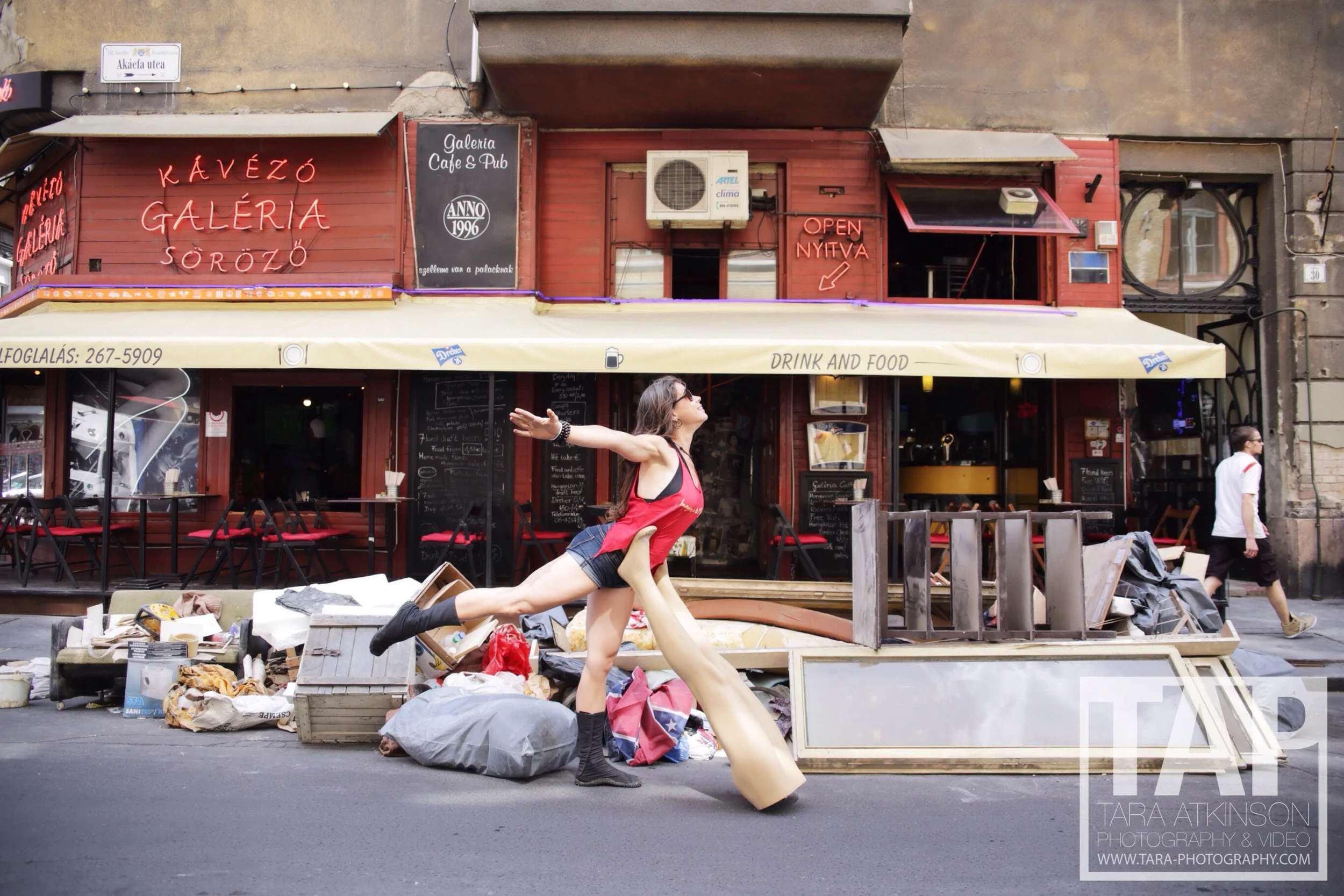 Impromptu shoot with a pair of mannequin legs ?