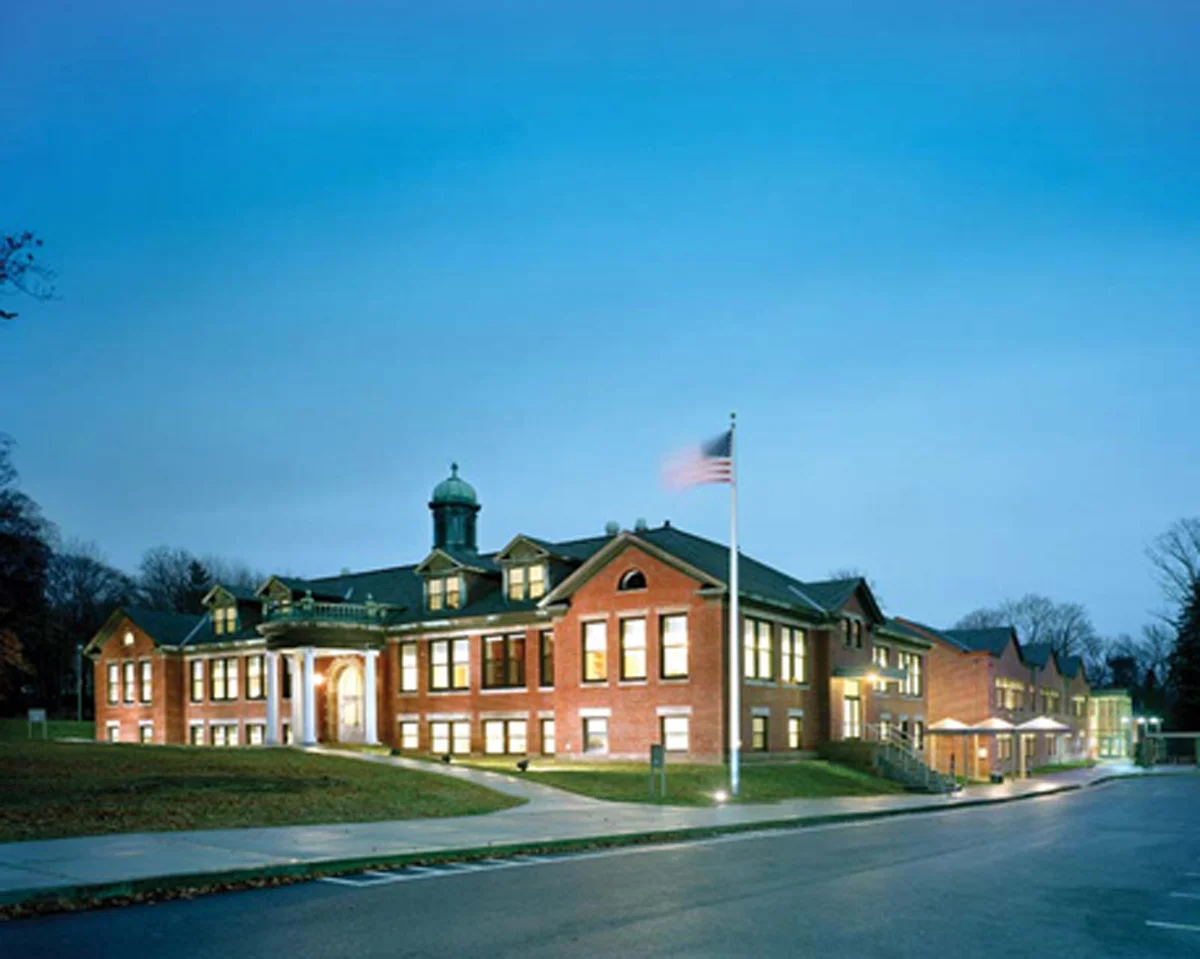 Hopedale Jr./Sr. High School Hopedale, Massachusetts 150,000sf Interior Designer: Polly Dithmer Architect of Record: The Office of Michael Rosenfeld, Inc.