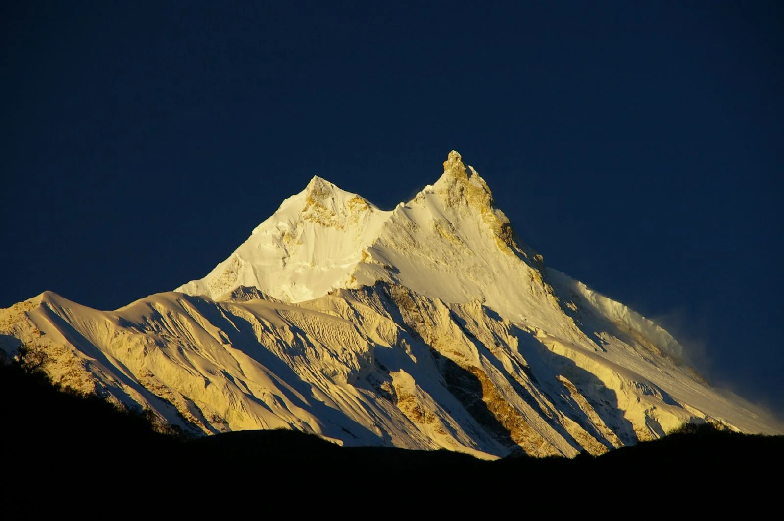 Sunrise,_Manaslu.jpg
