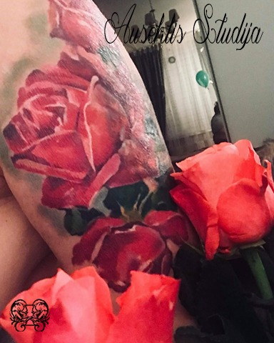 Evo colour roses upper arm .jpg
