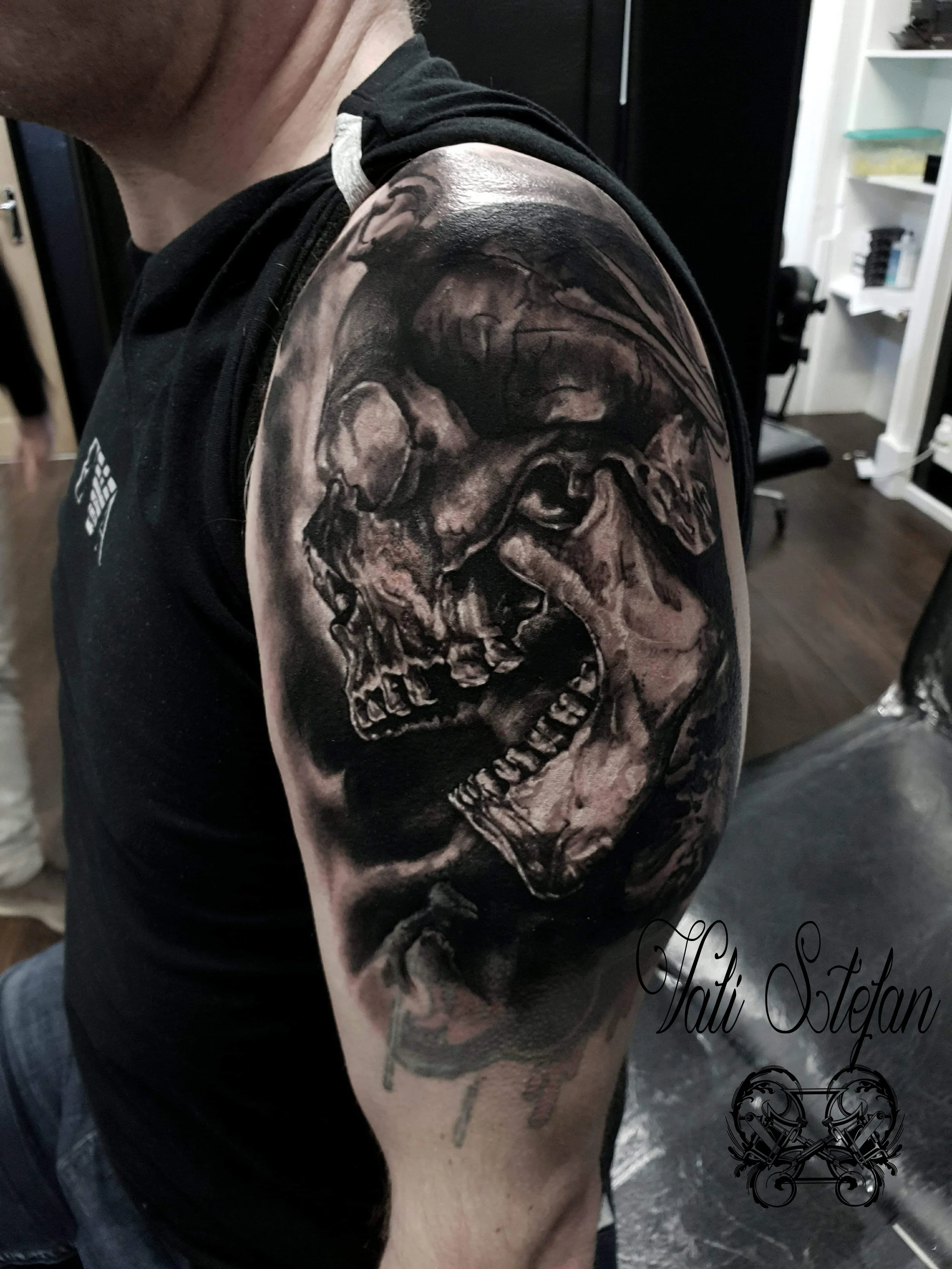 Vali skull upper arm.jpg