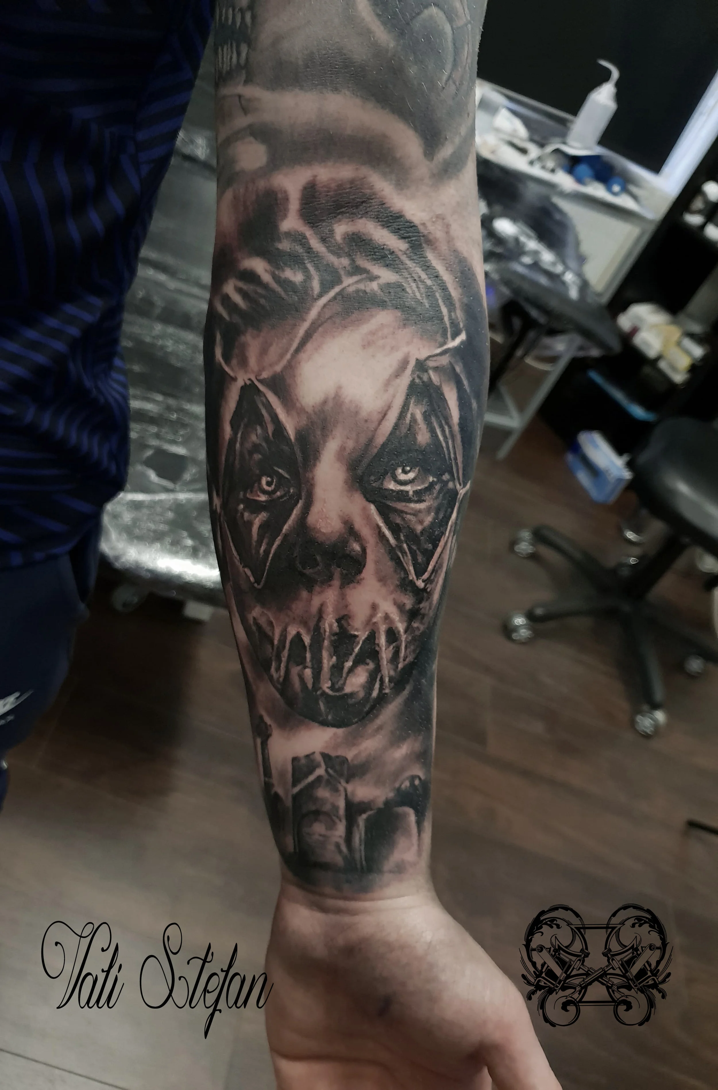 Vali creepy mask froearm 2.jpg