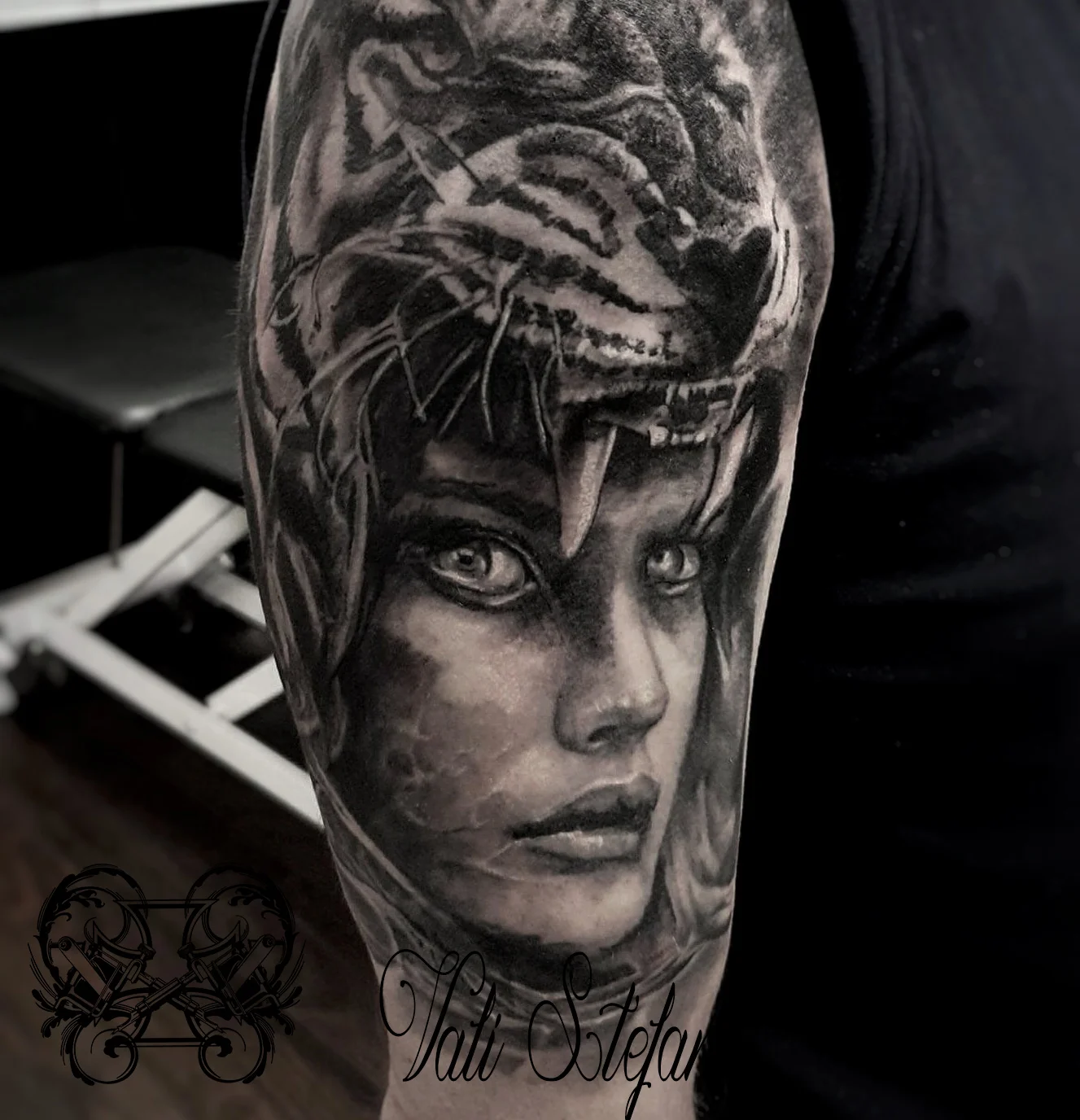 Vali woman tiger hat.jpg