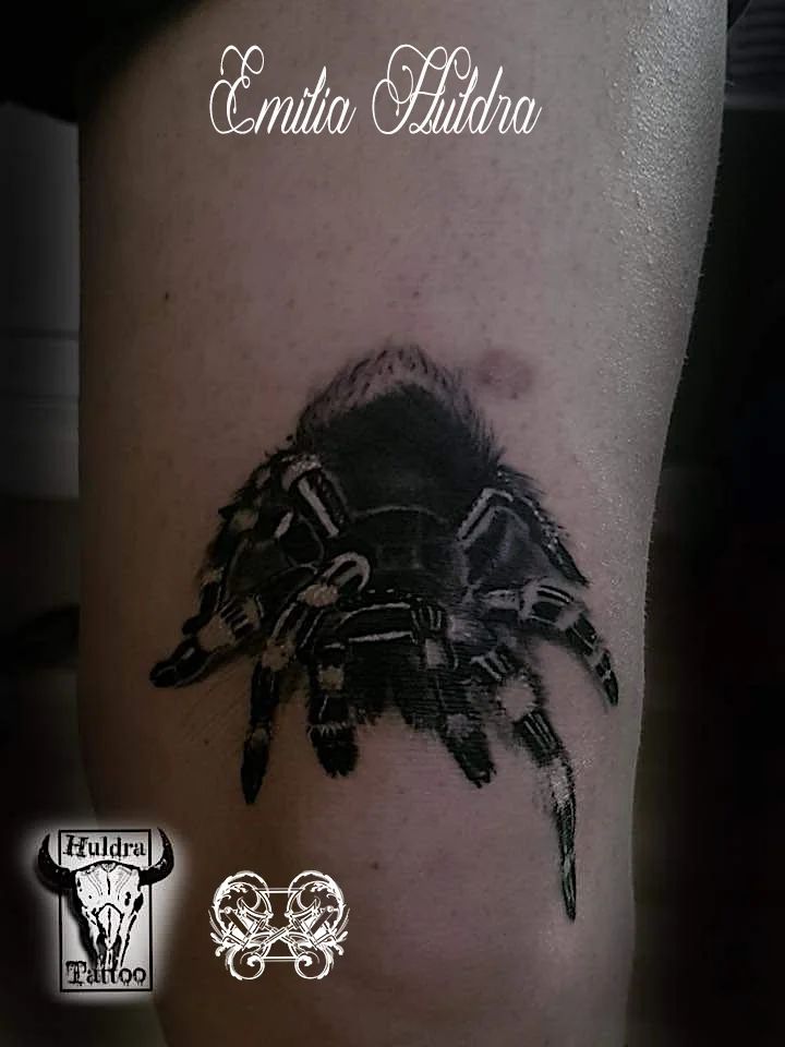 Emilia - b&g spider thigh.jpg