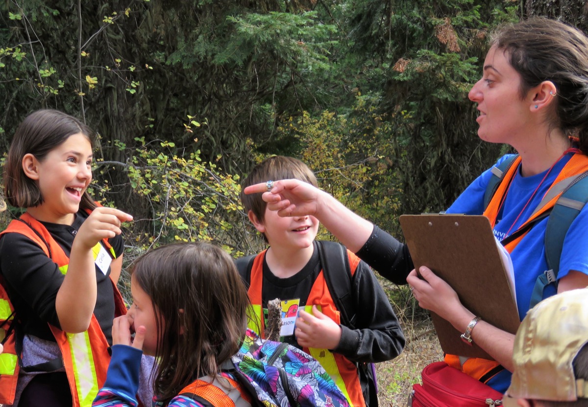 An instructor with her students at Fall in the Field 2017