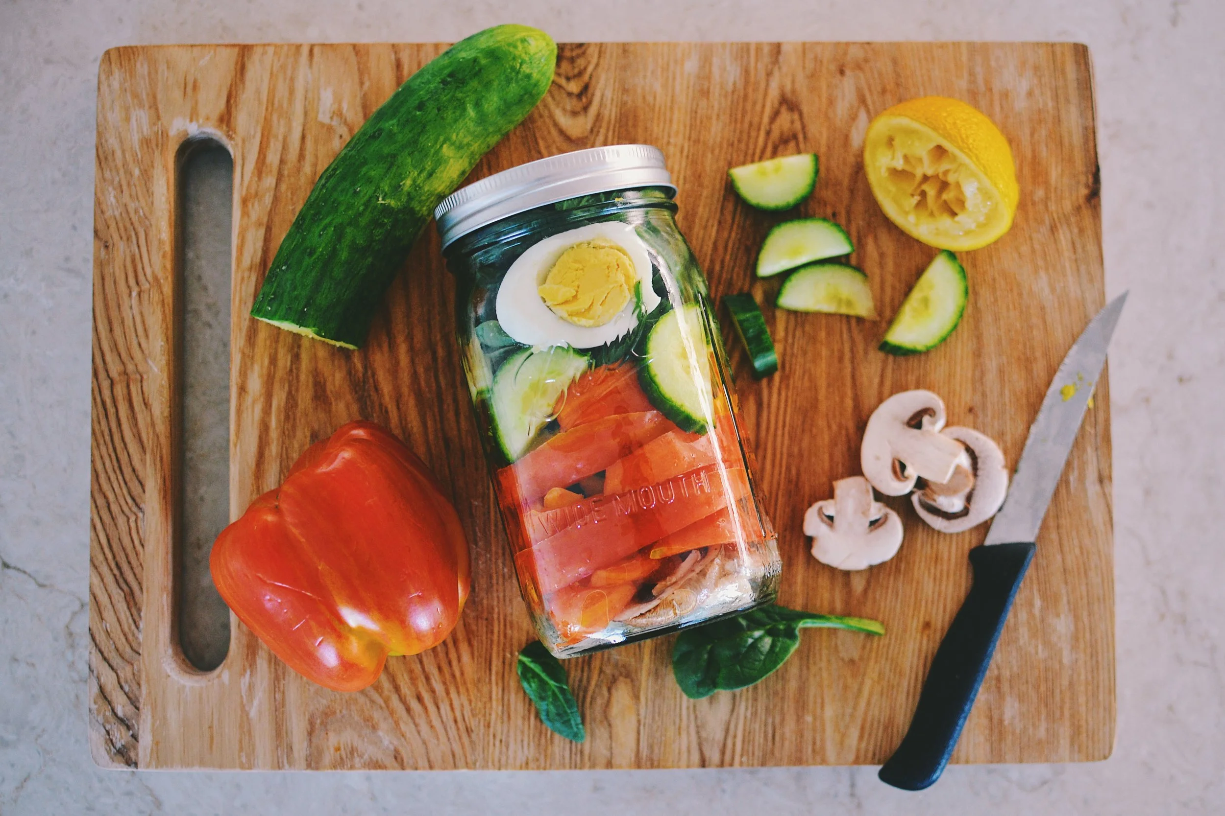 Mason Jar Spinach and Bell Pepper Salad