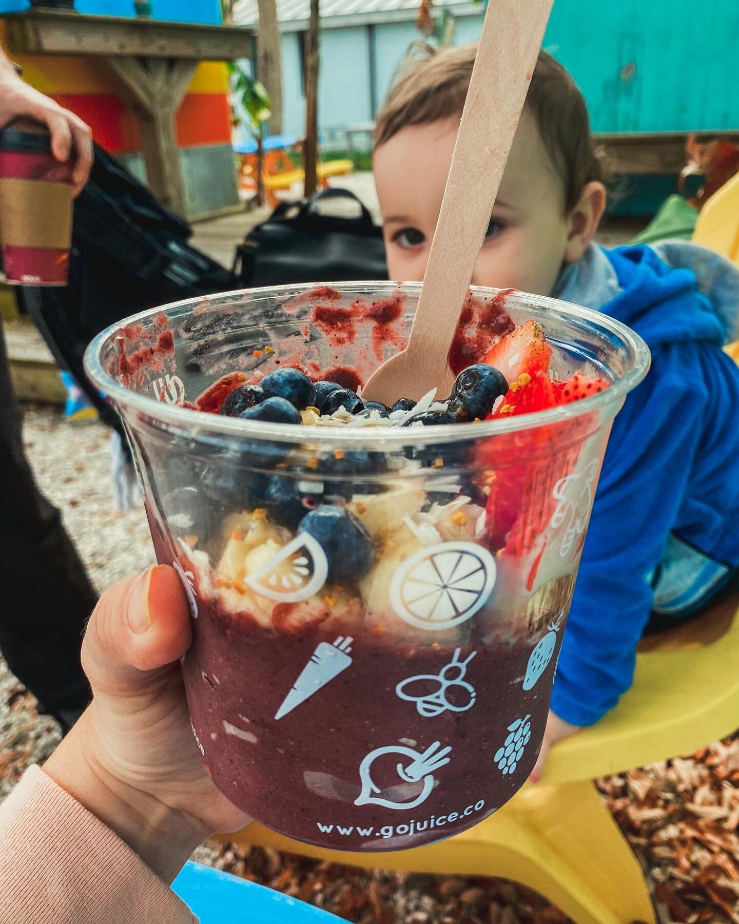 Nothing does this prego lady&rsquo;s heart better than an a&ccedil;a&iacute; bowl. It&rsquo;s the closest thing to a frozen cocktail on the beach (ok maybe a smoothie would be closer, but close enough!). I&rsquo;ve been getting a lot of noms from @go