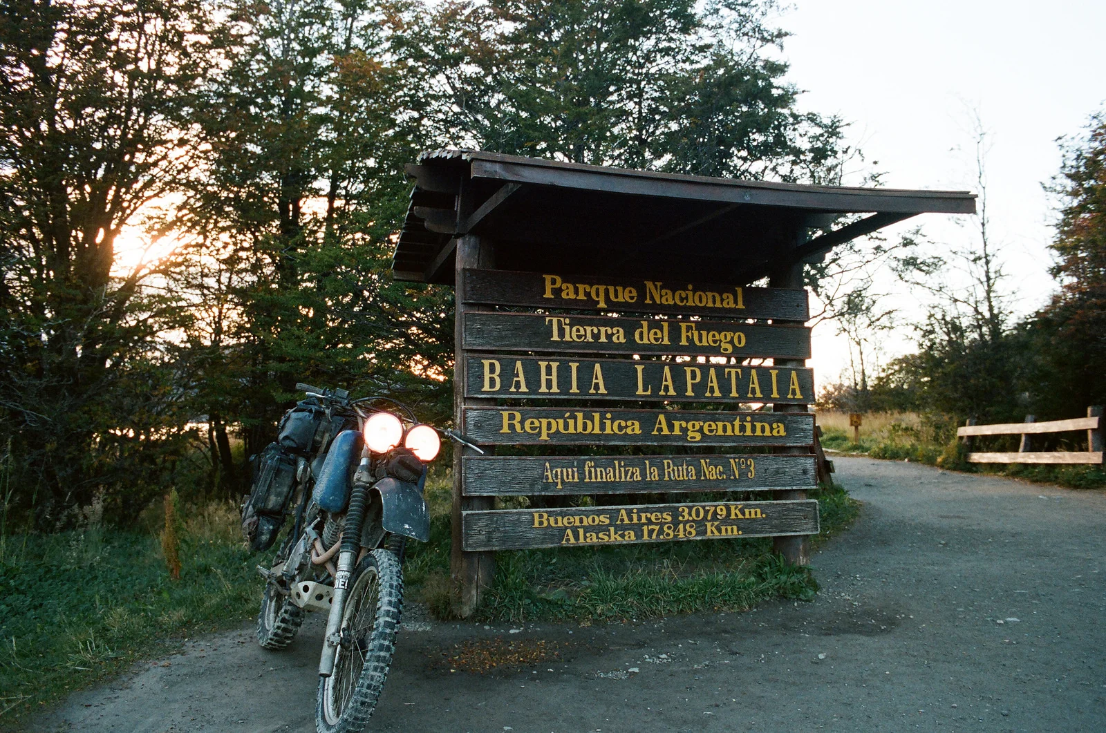 14198311961_0b02f2f27d_h.jpg