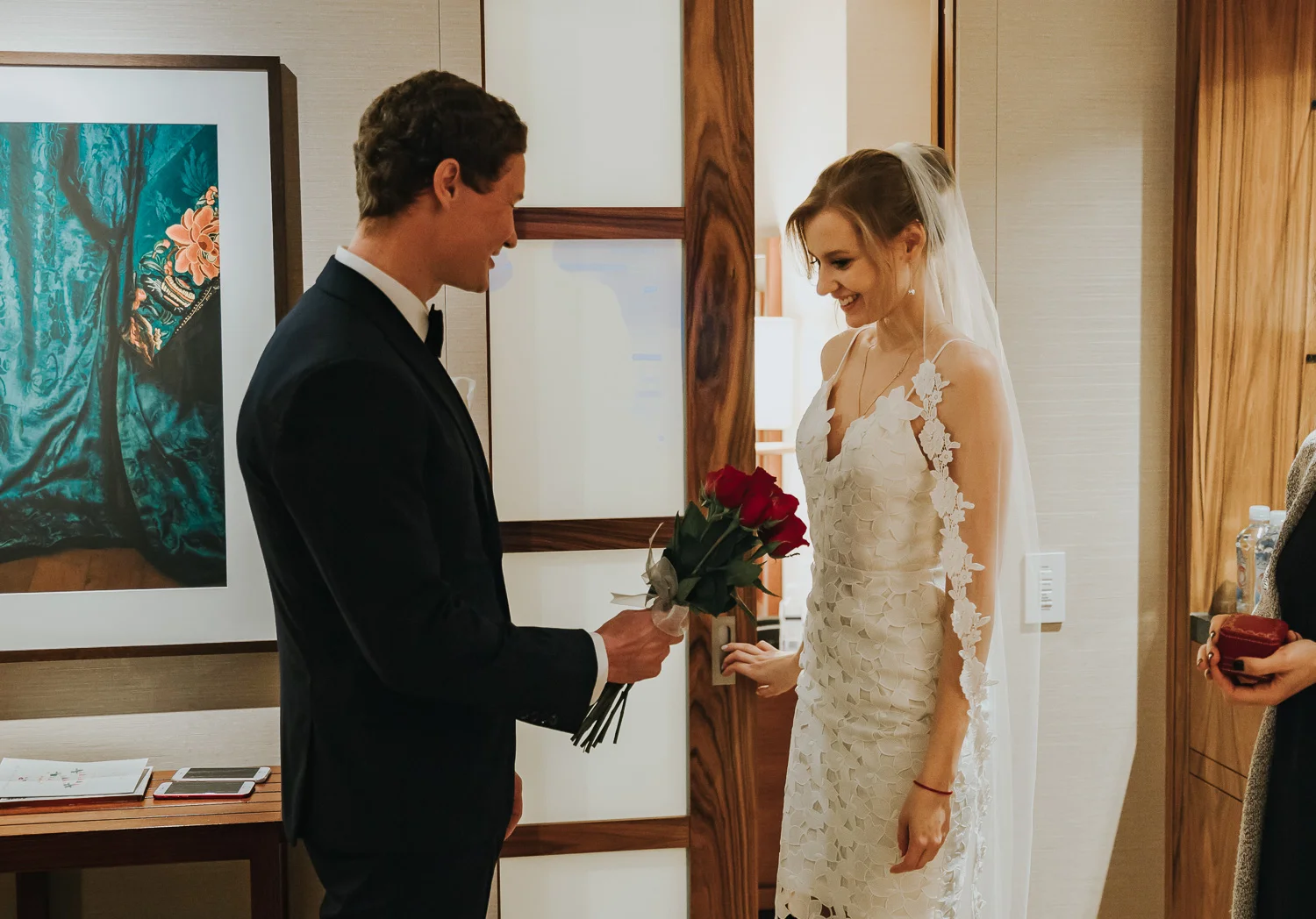 NadineHansenPhotography.Shangri-laElopement-6.jpg