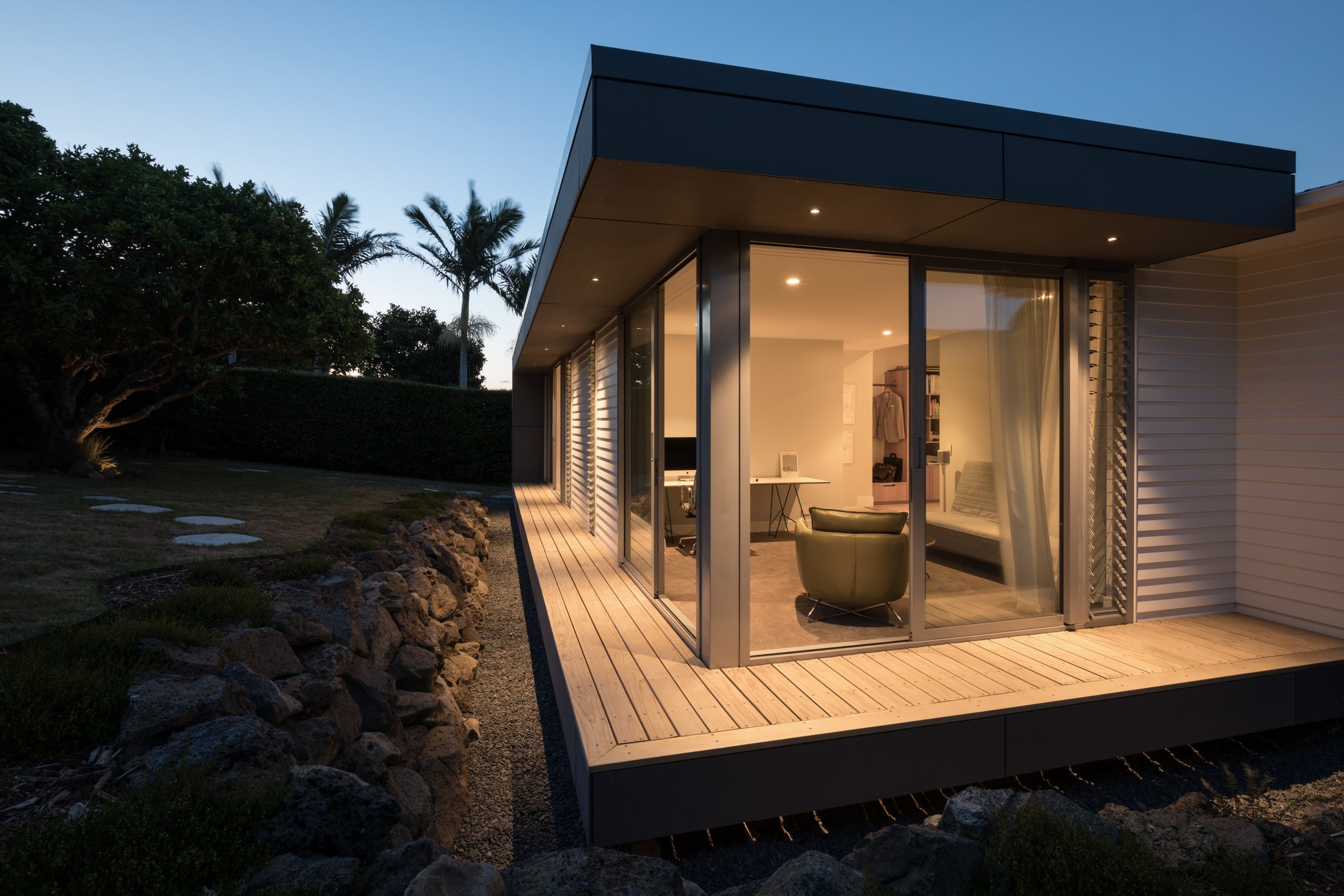 Contemporary weatherboard house extension and alteration in Auckland
