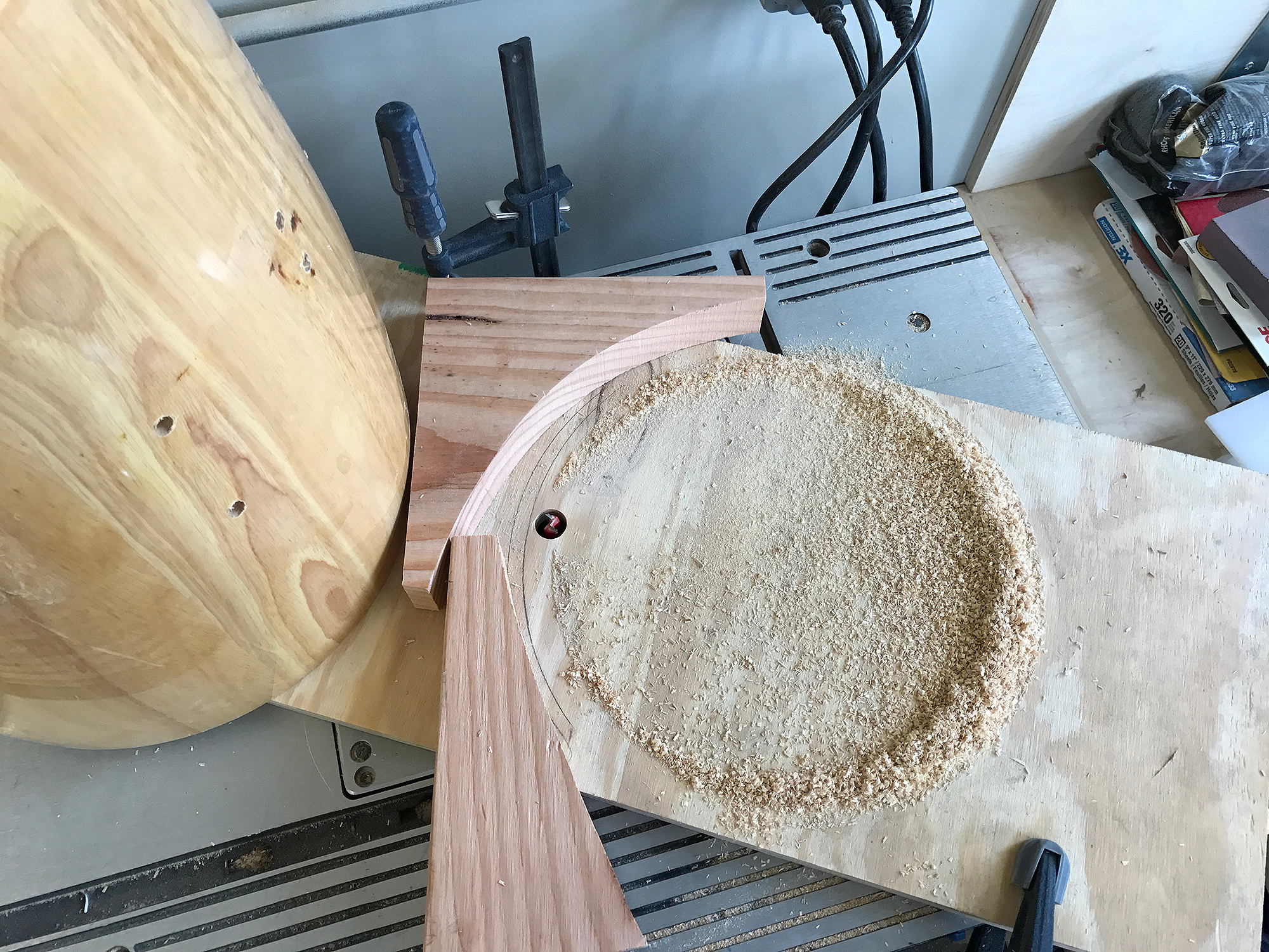 the router set up to create a rabbet for plywood discs