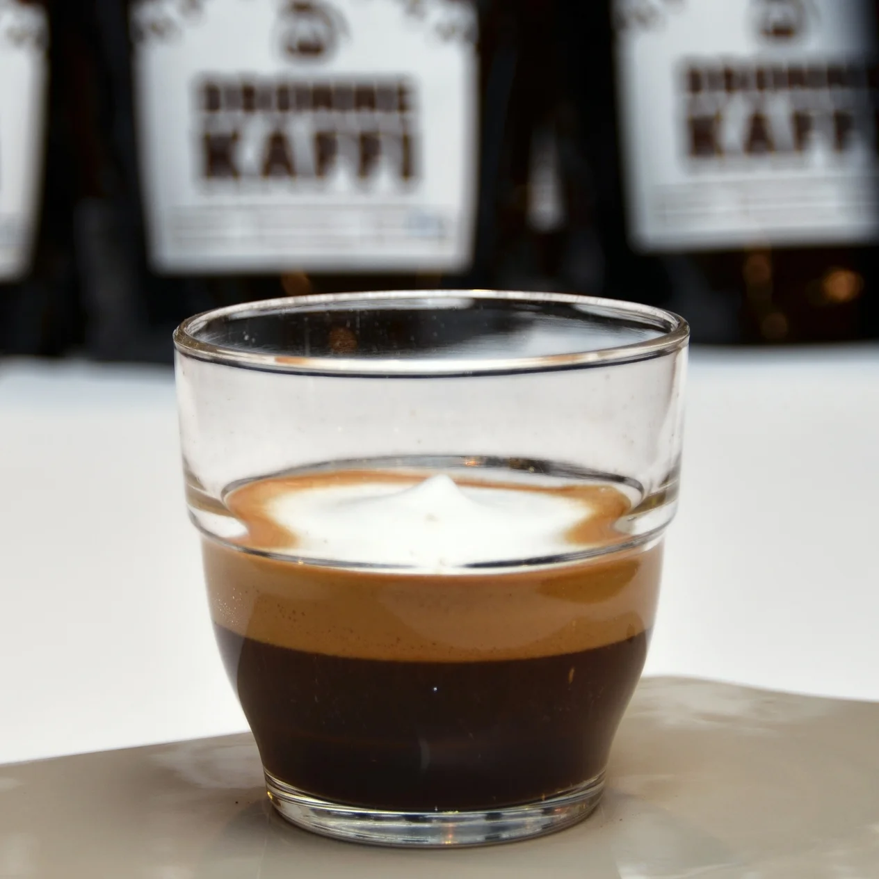 MACHIATO Enkel eller dobbel shot espresso. Toppes med melkeskum. Enkel 29,- (ta med 27,-) Dobbel 37,- (ta med 35,-)