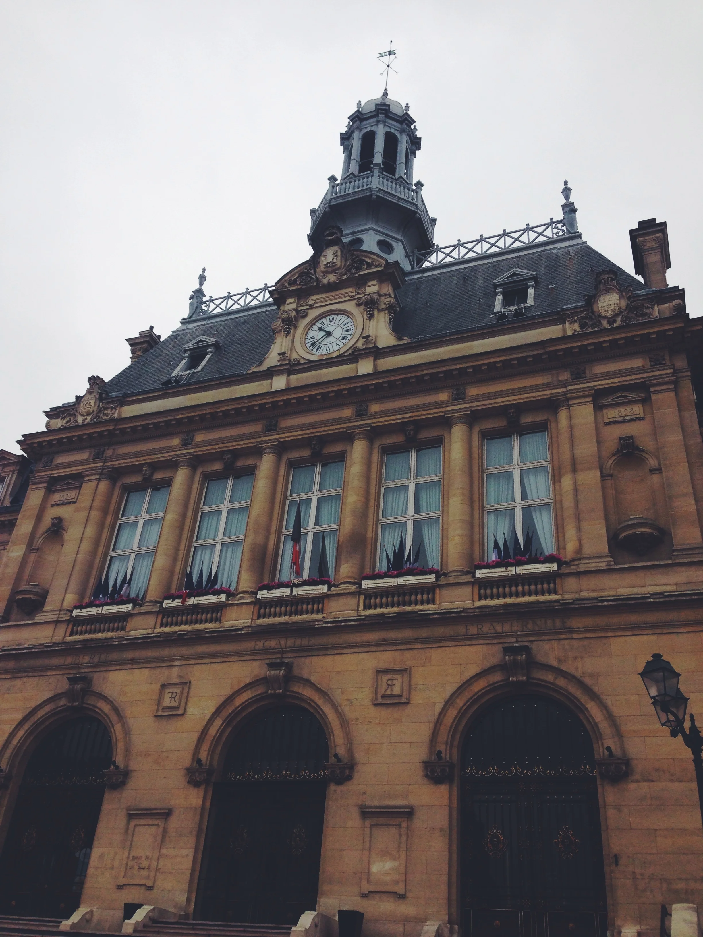 AsnieresCityHall.jpg