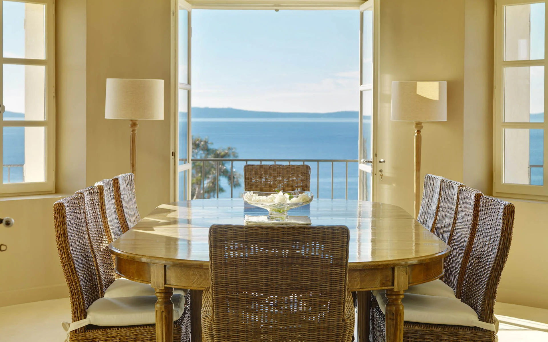 Elegance in the Cote d'Azur: Designer Oceanfront Villa - Art de Vivre ...